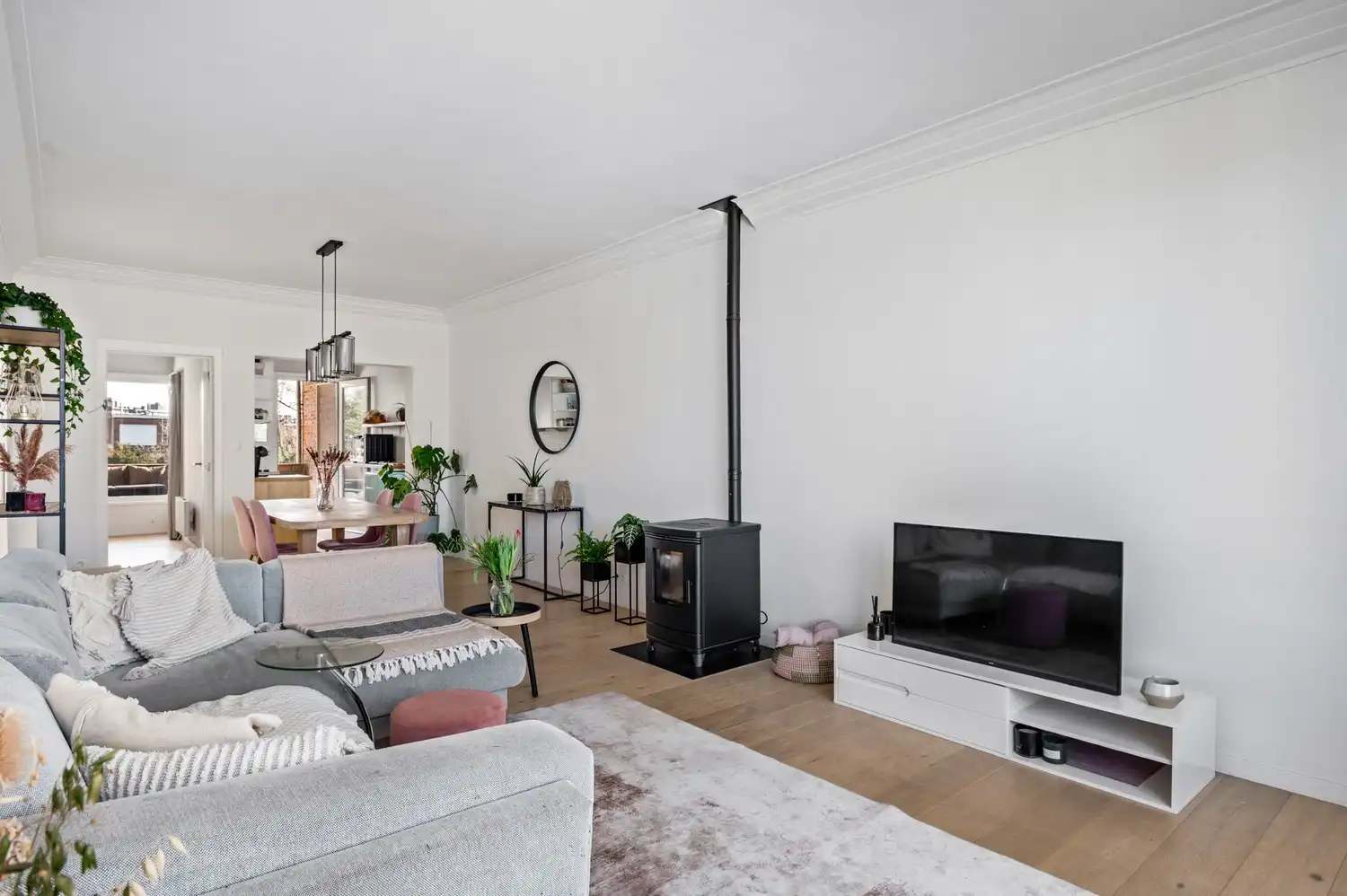 Charmant 2-slaapkamerappartement met terras in een rustige straat te Deurne foto 7