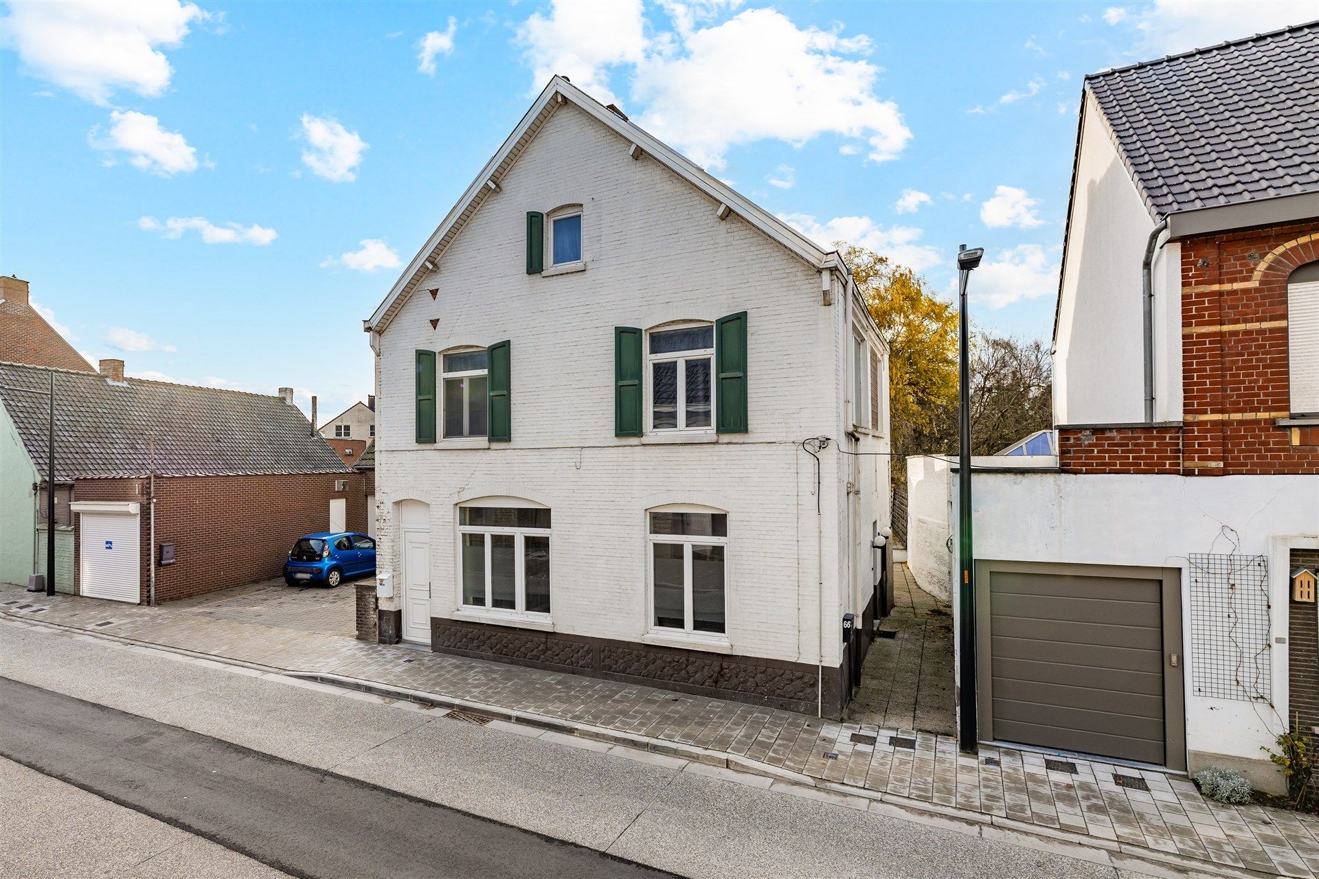 Goed gelegen, deels, te renoveren woning, centrum Asper(Gavere) foto {{pictureIndex}}