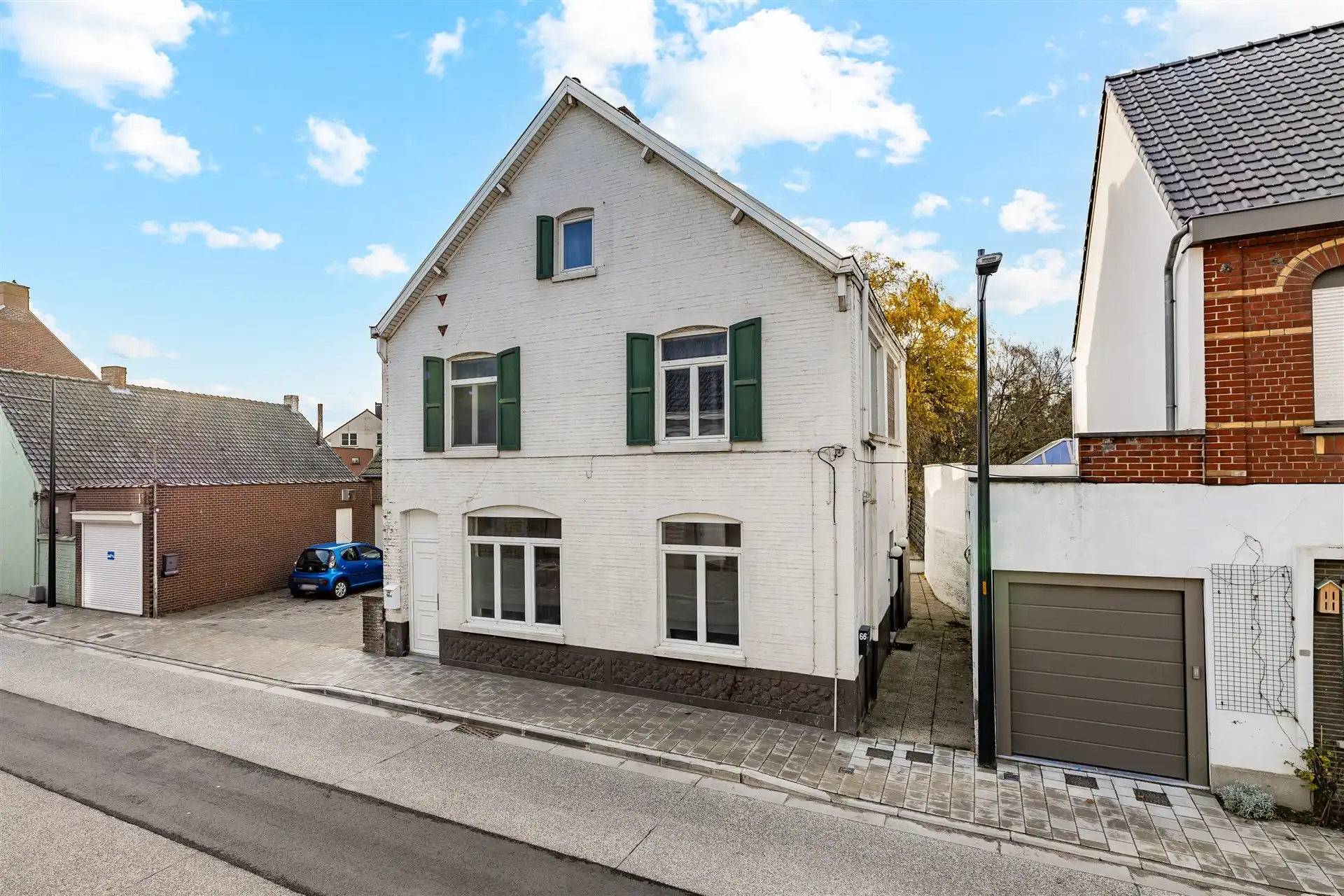 Goed gelegen, deels, te renoveren woning, centrum Asper(Gavere) foto {{pictureIndex}}