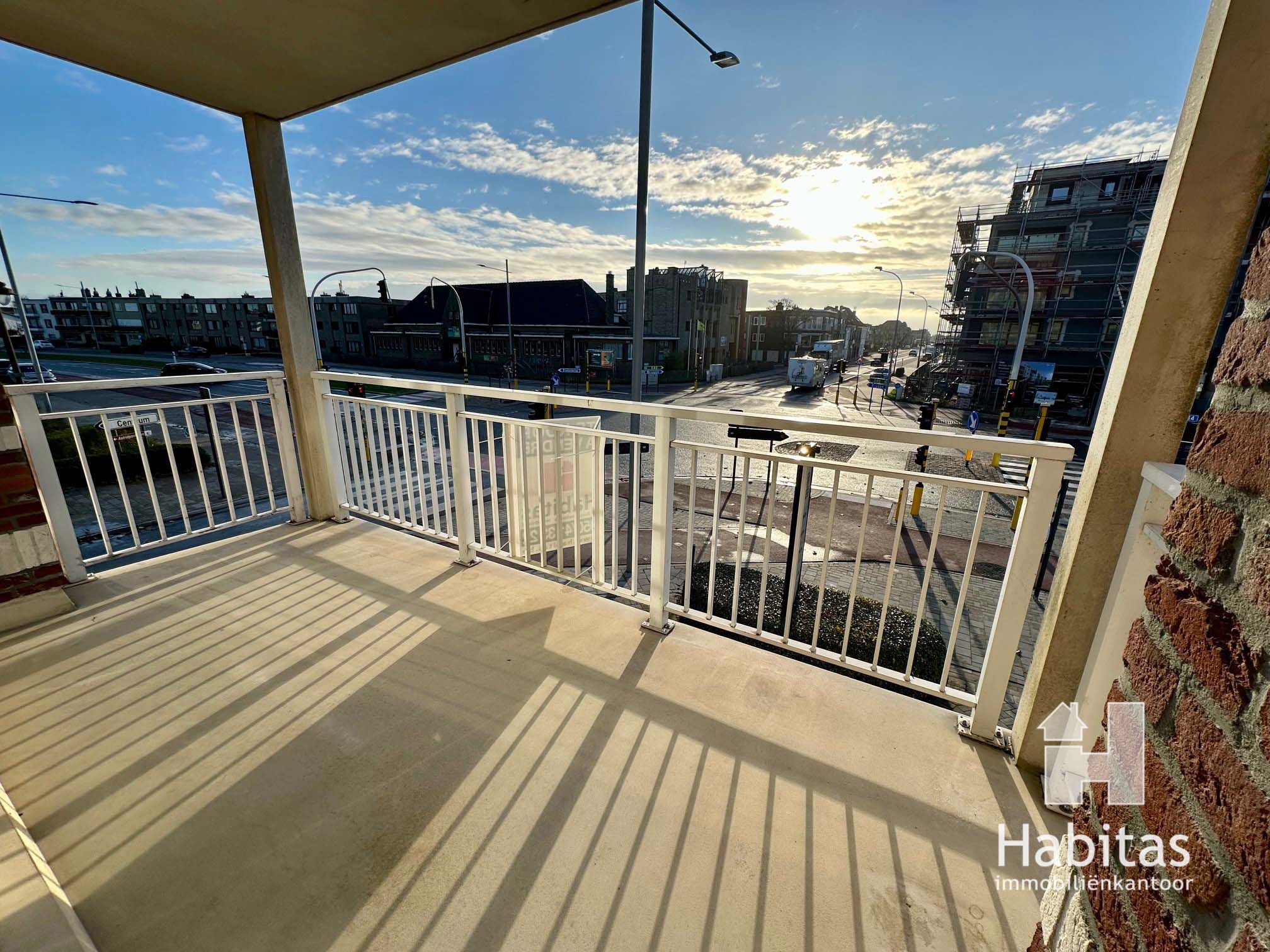 Lichtrijk hoekappartement met royaal zonneterras en open uitzicht foto 3