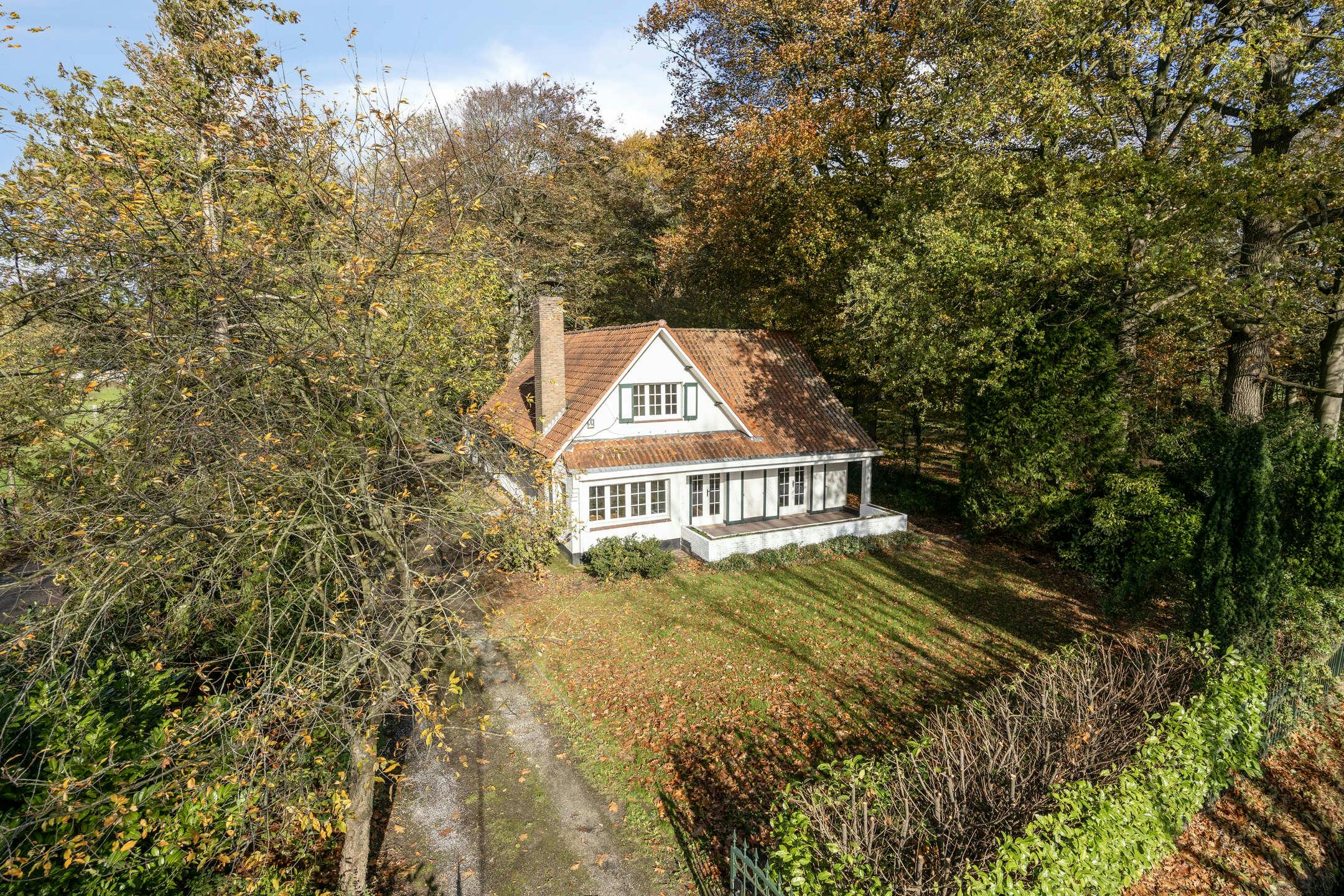 Hoofdfoto van de publicatie: Charmant huis te koop in Putte-Kapellen met grote tuin