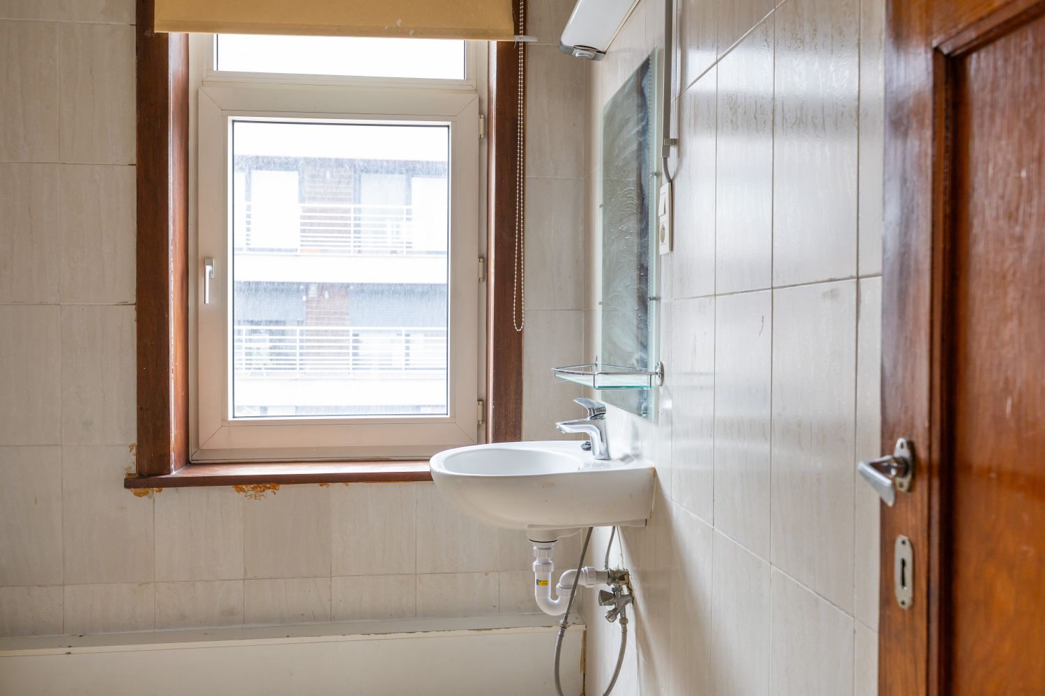 Ruime te renoveren woning met zonnige tuin en tal van mogelijkheden. foto 44
