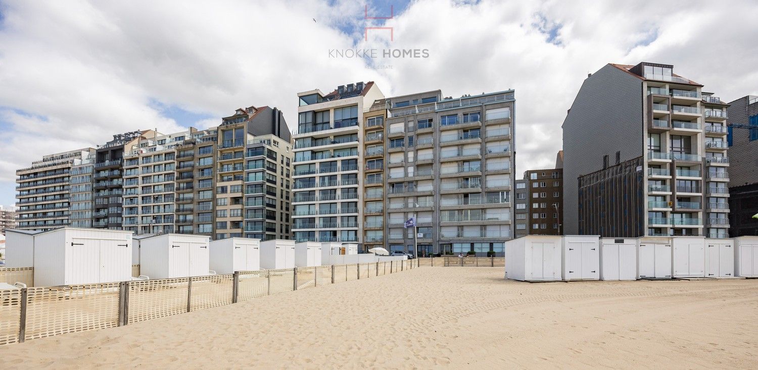 Volledig vernieuwd appartement met drie slaapkamers op de zeedijk van Duinbergen foto 30