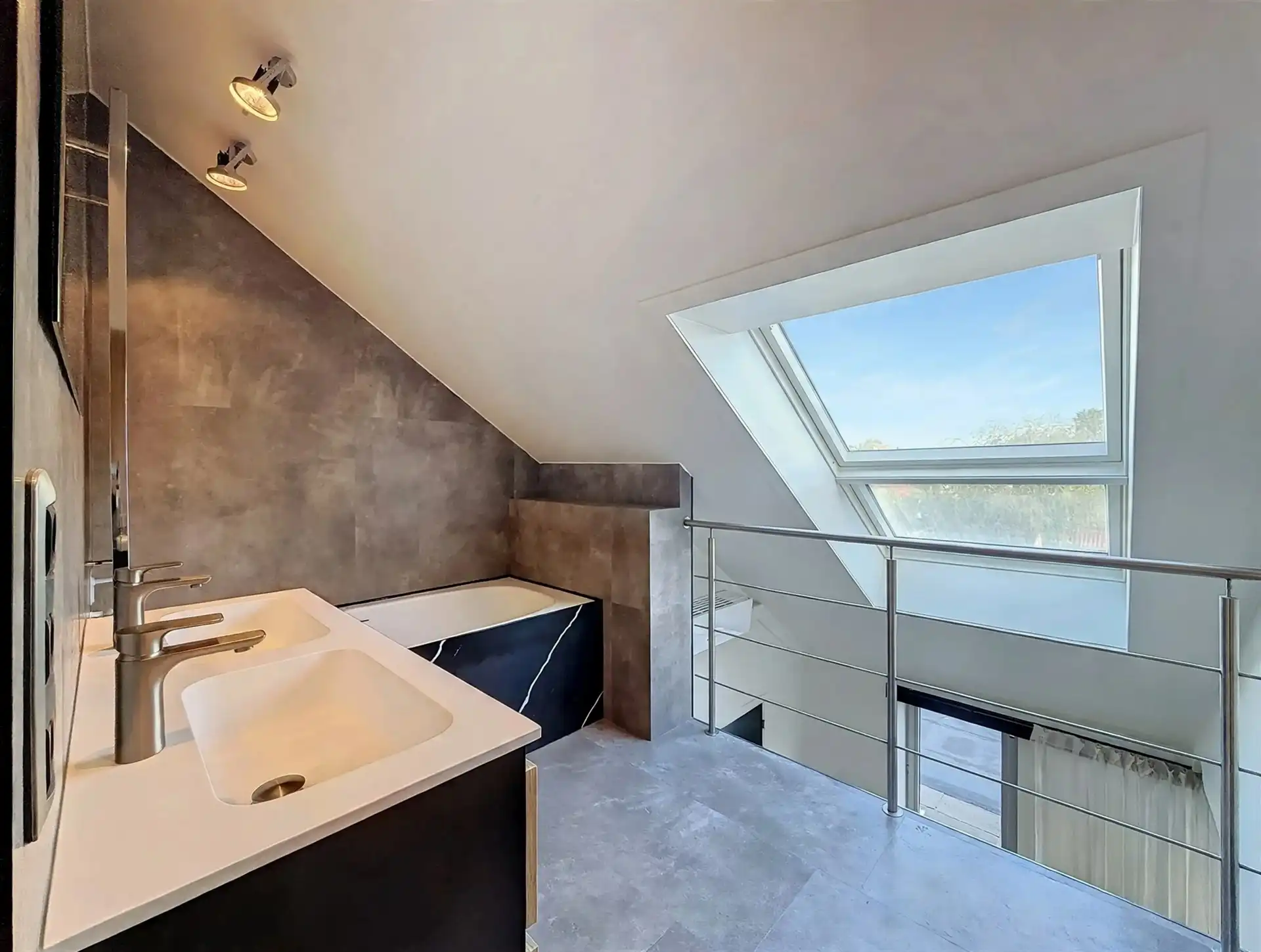 VOLLEDIG GERENOVEERD DUPLEXAPPARTEMENT IN SINT-NIKLAAS EPC A & NETTO RENDEMENT VAN 4%!  foto 9