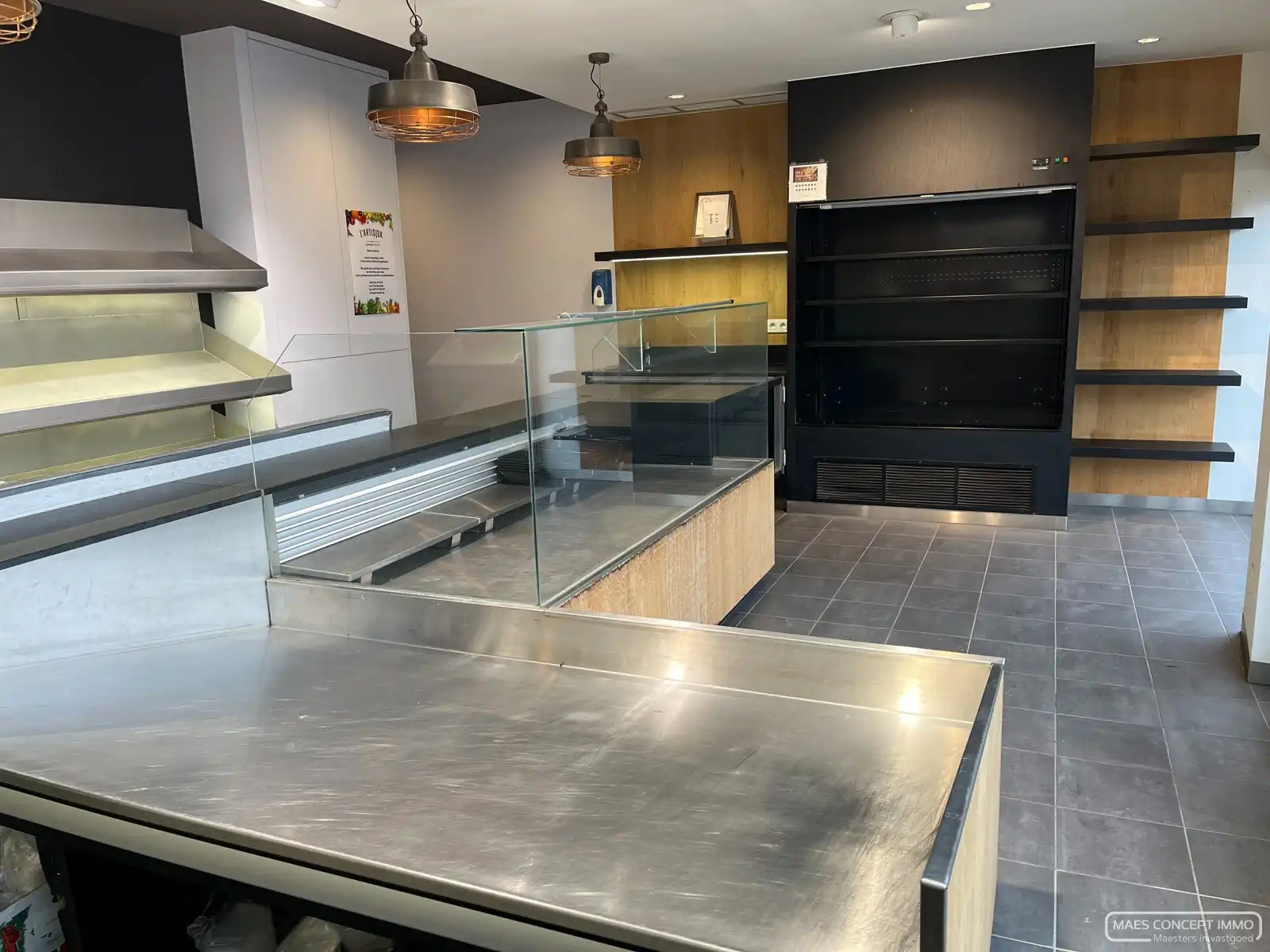 Centraal gelegen handelspand te huur in Anzegem langs drukke invalsweg foto 4