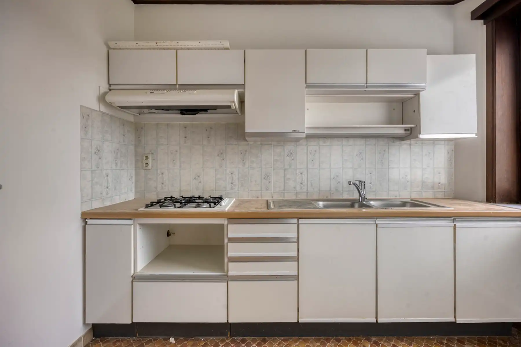 Appartementsgebouw met 5 app en achterliggende garages foto 14