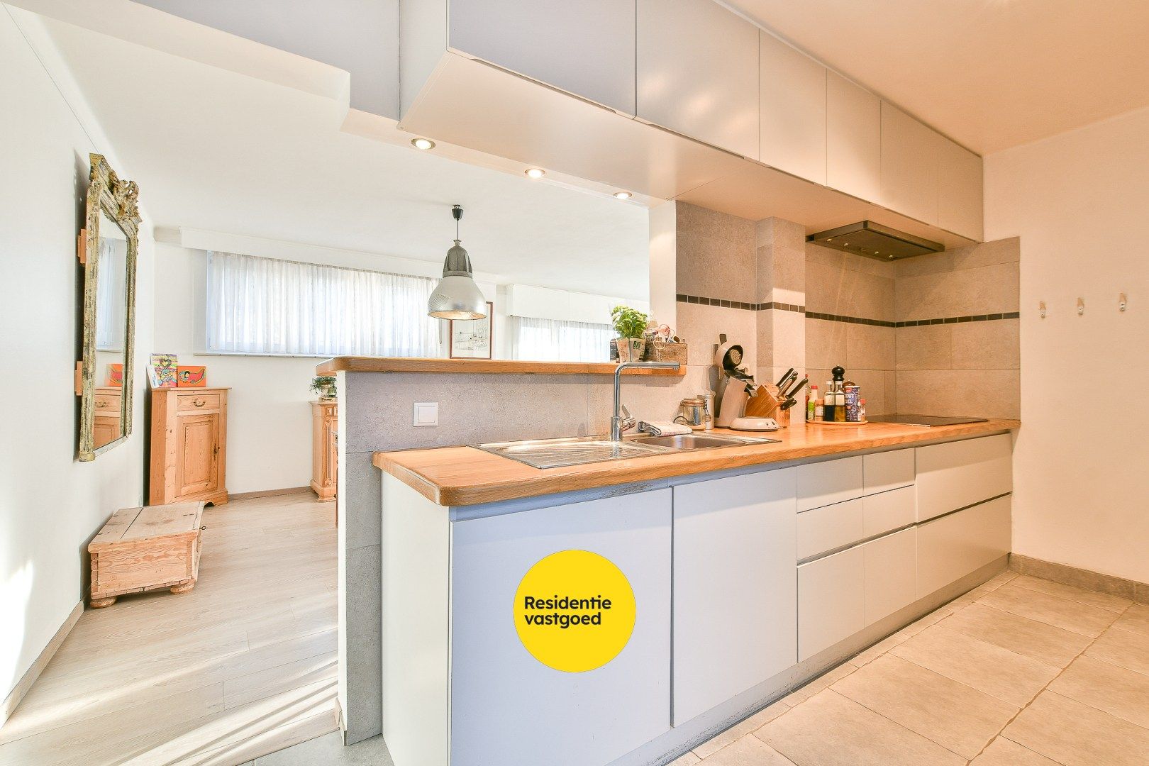 Charmante en gerenoveerde hoekwoning met 4 slaapkamers te Blankenberge! foto 9