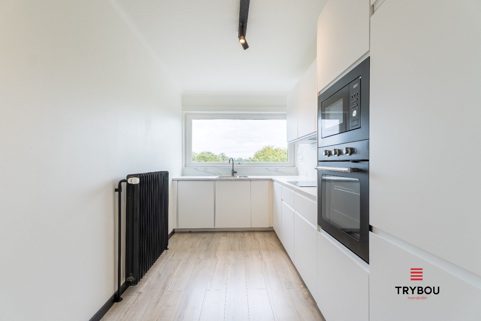 Volledig gerenoveerd 2-slaapkamerappartement te huur – rand centrum Ieper foto 5
