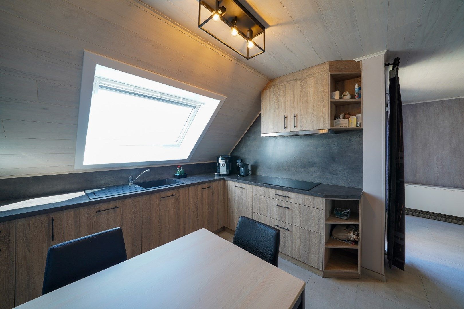 Perfect onderhouden duplex met 3 slaapkamers en zonnig terras Te huur foto 9