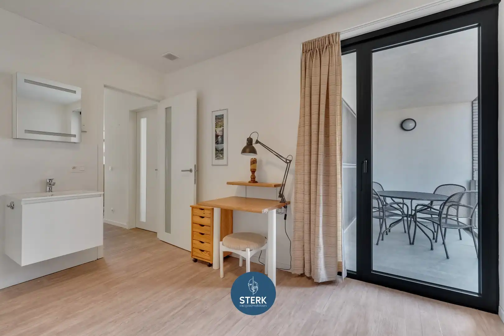 RECENT APPARTEMENT INCLUSIEF PARKING + 2 BERGINGEN IN CENTRUM LANAKEN !  foto 22