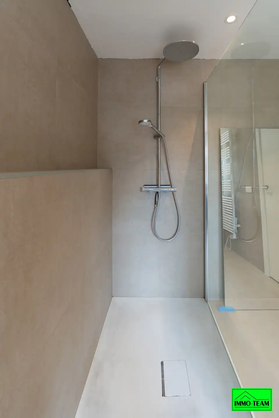 Gezellige, instapklare 2-gevelwoning nabij centrum Okegem foto 13