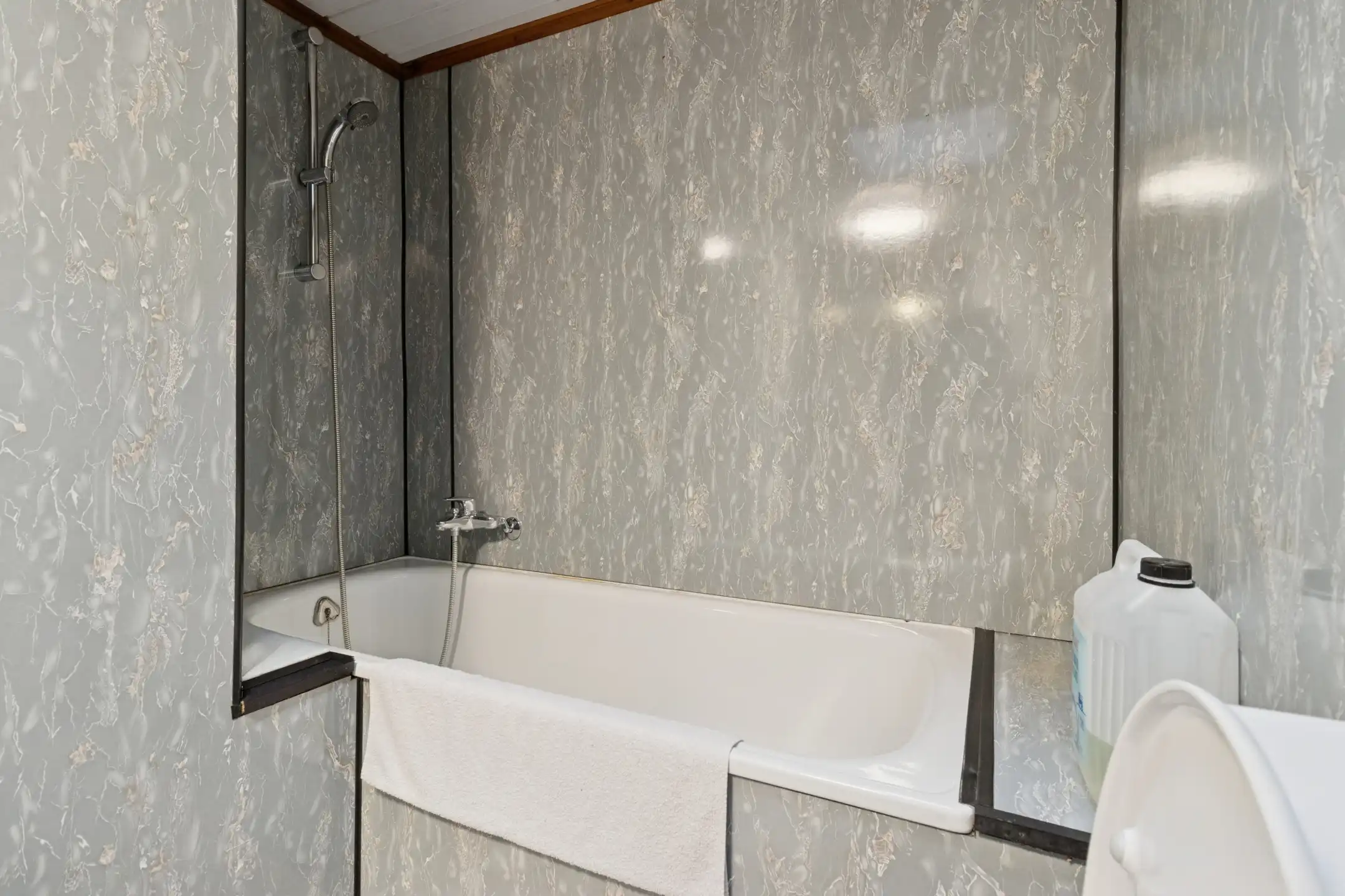 Charmante woning met renovatiepotentieel  foto 9