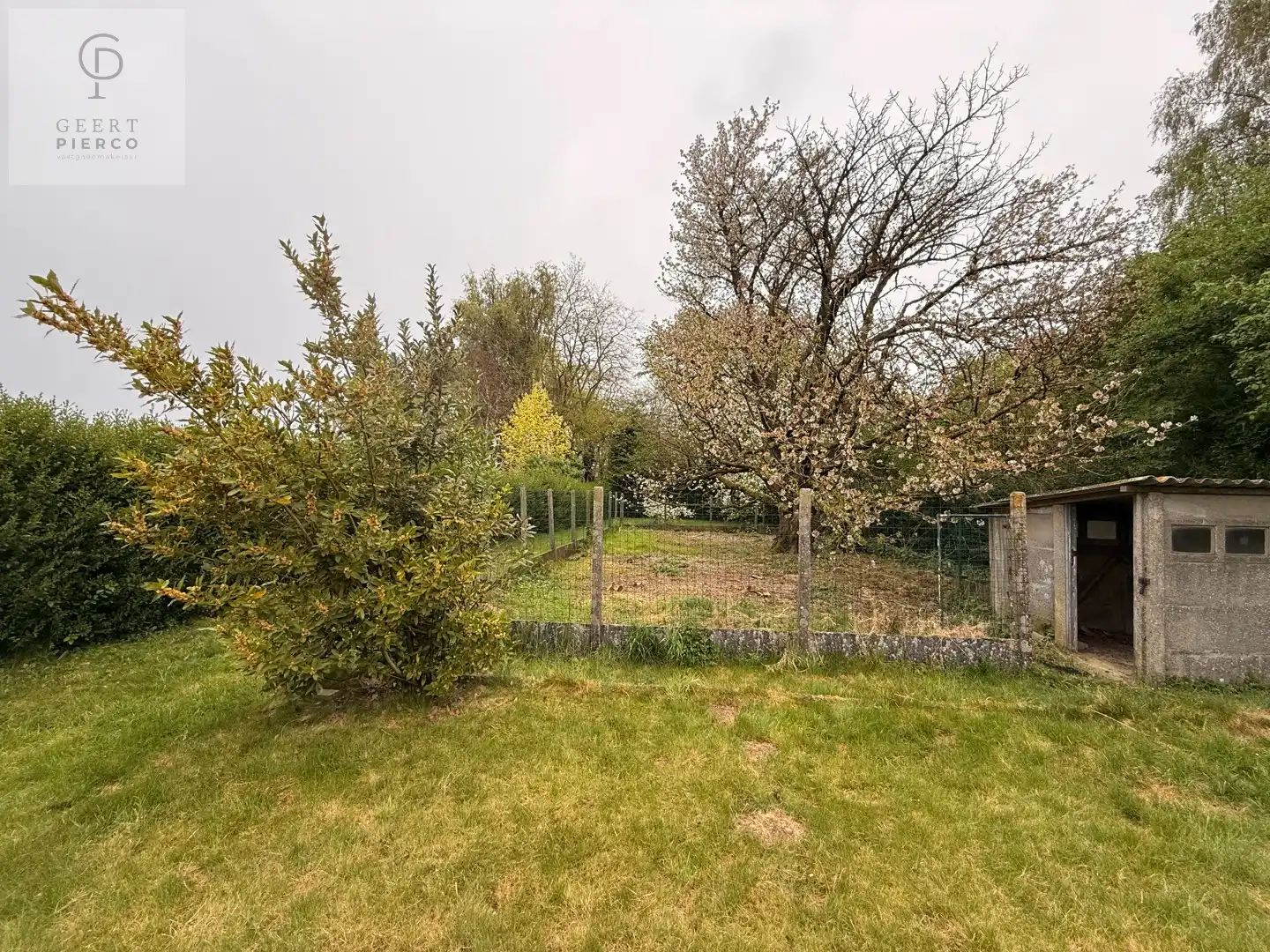 Eigentijdse woonst met ruime tuin foto 37