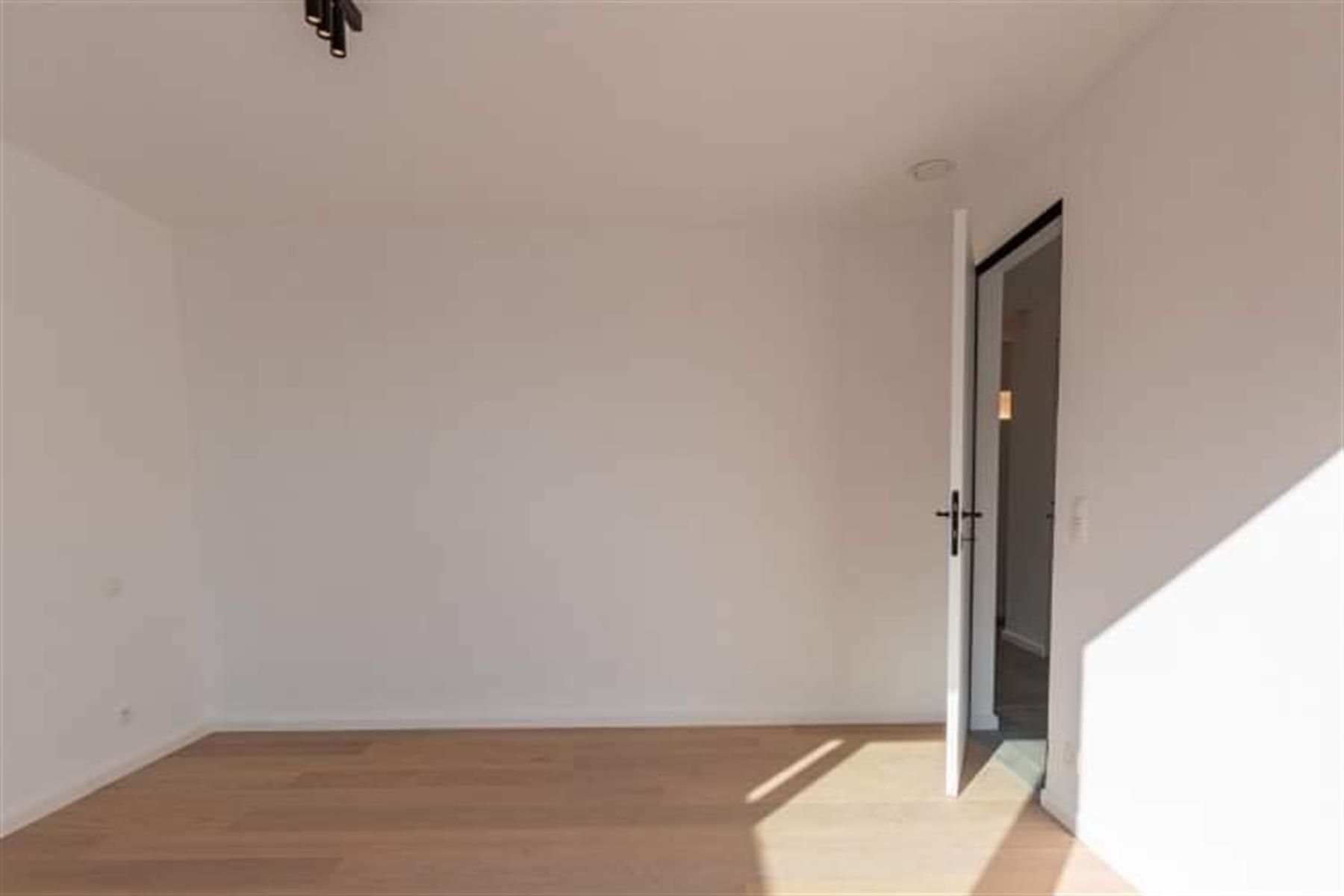 Karaktervol gelijkvloers  appartement met patio en terras foto 15