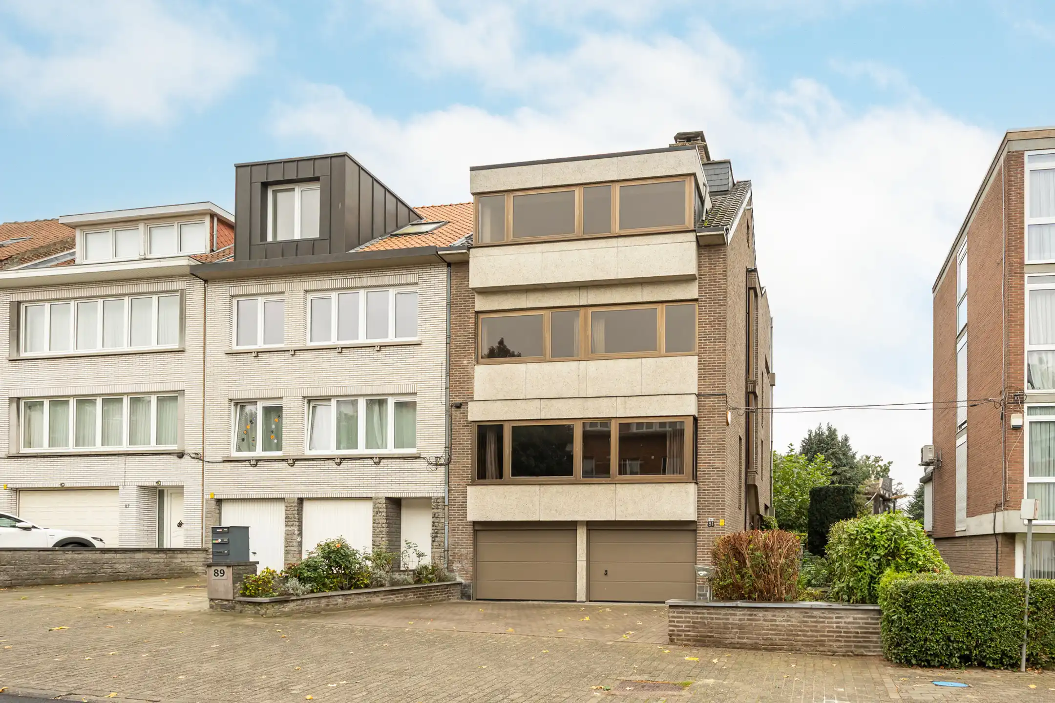 Opbrengstgebouw met 2 grote eenheden foto {{pictureIndex}}