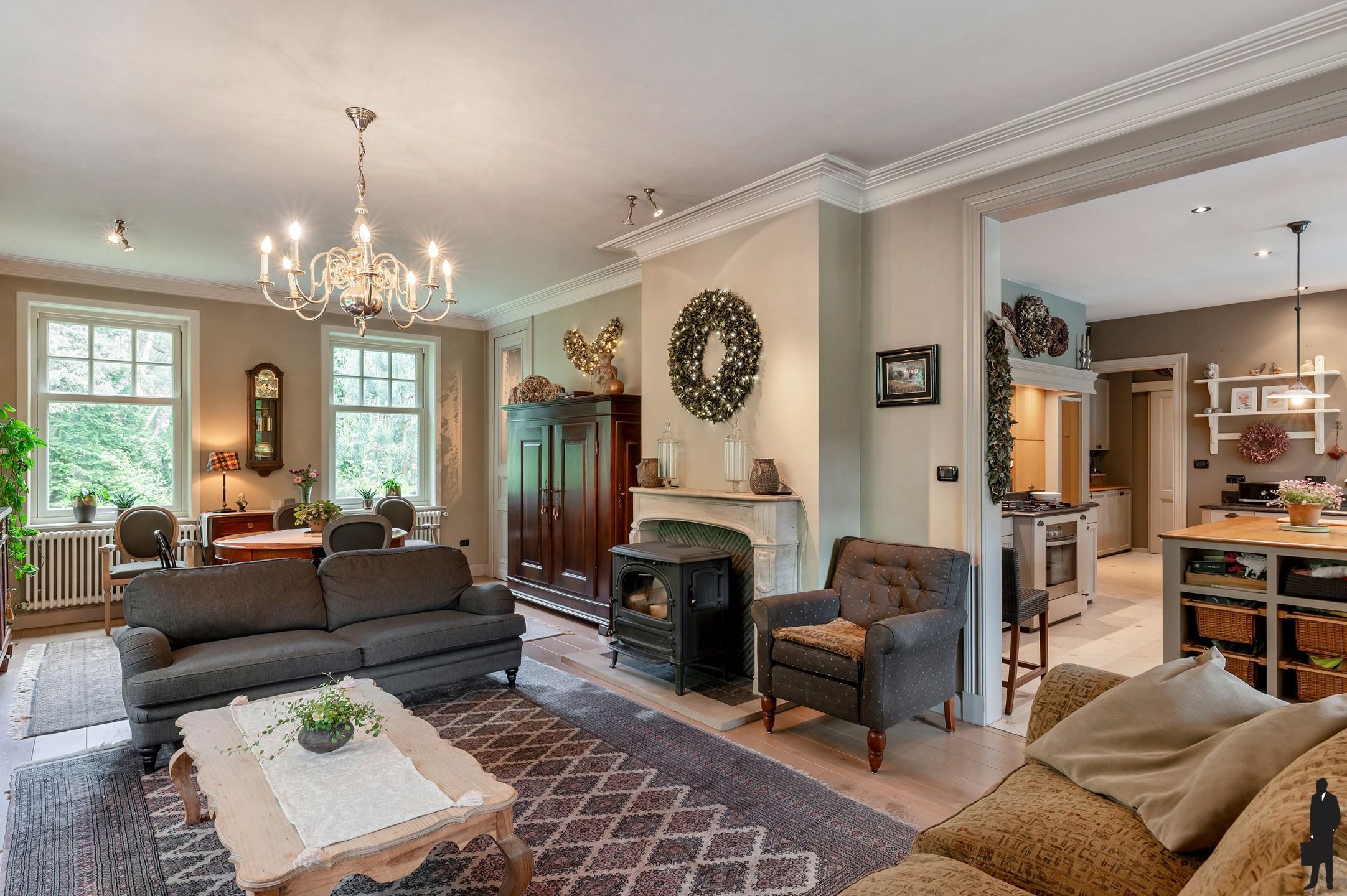 Exclusieve en uniek gelegen Engelse cottagevilla met orangerie, zwembad en aanpalende bouwgrond op ca. 1,9 ha in bosrijke omgeving. foto 9