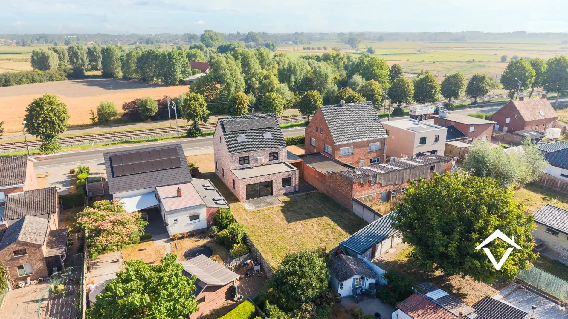 Ruime, energiezuinige gezinswoning met 6 slaapkamers, carport en zuidgerichte tuin foto 25