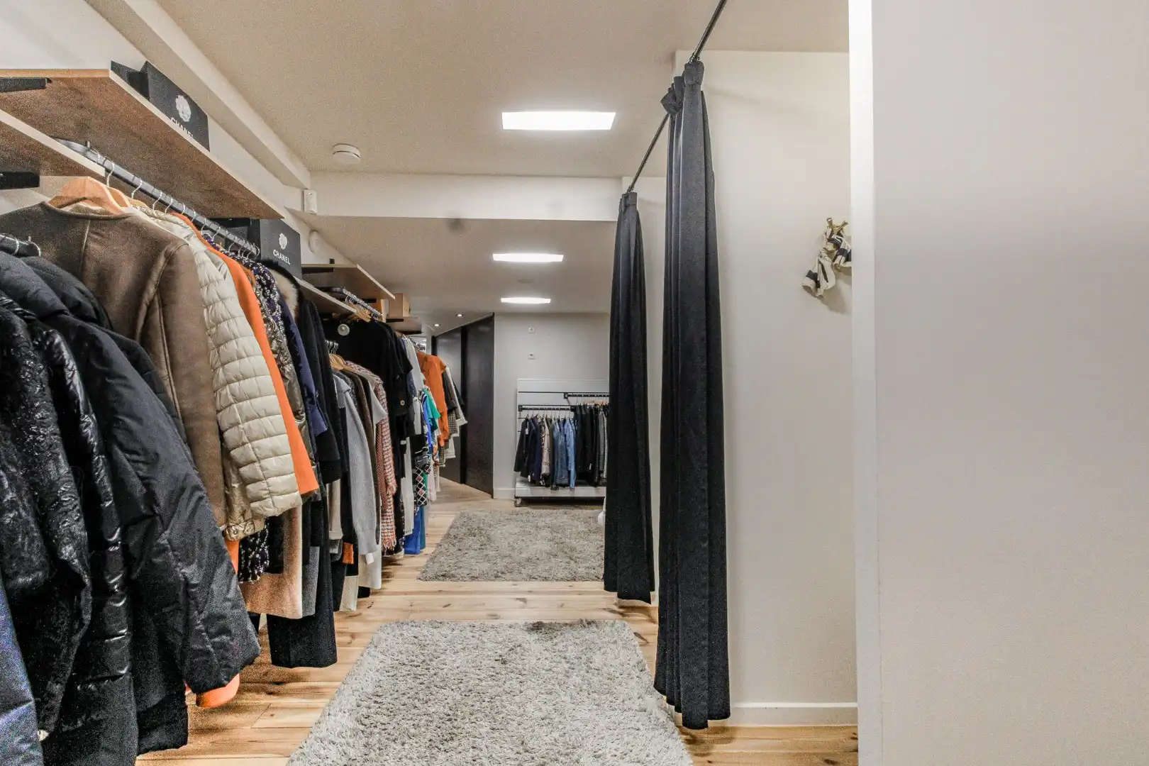 Handelspand te huur – overname handelsfonds luxe tweedehands kleding Dumortierlaan foto 15