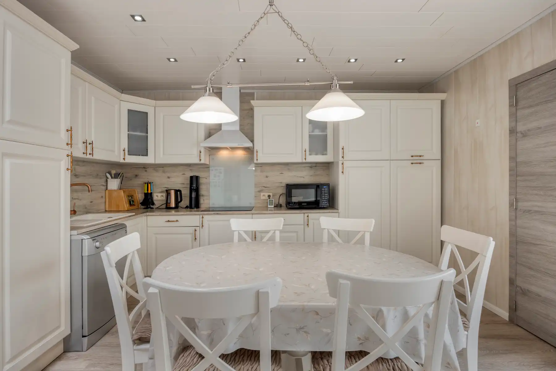 Instapklare woning met 2 (3) kamers en terras foto 10