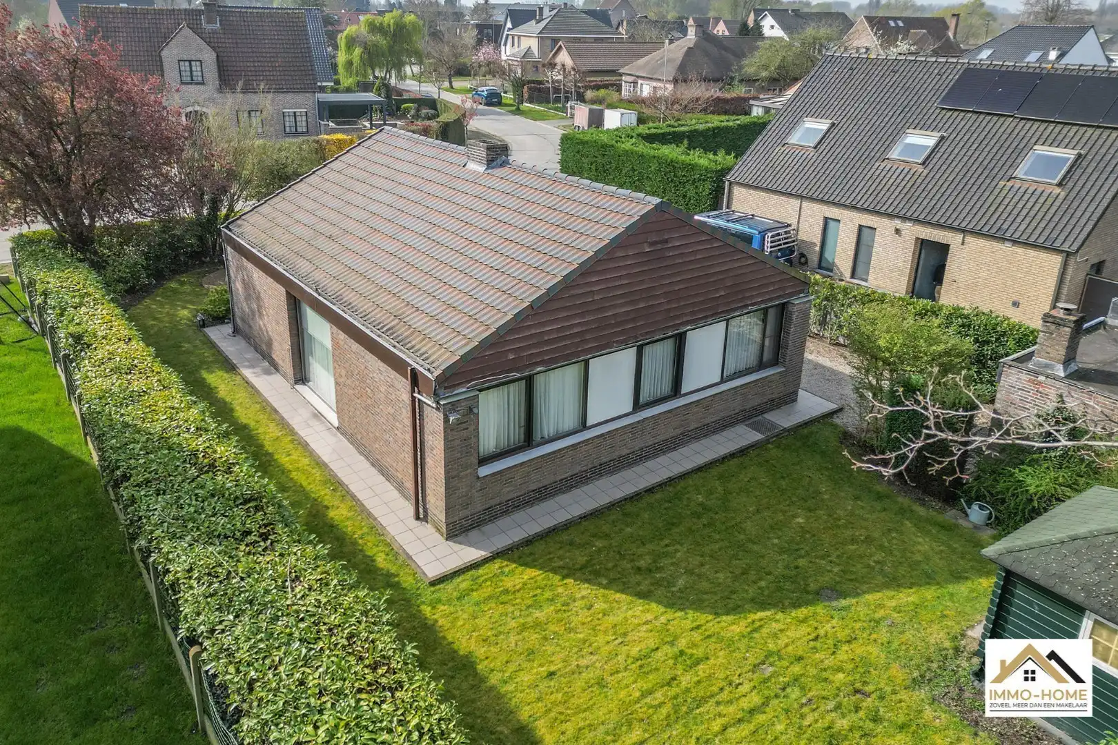 Hoofdfoto van de publicatie: Charmante bungalow op topligging in woonwijk 