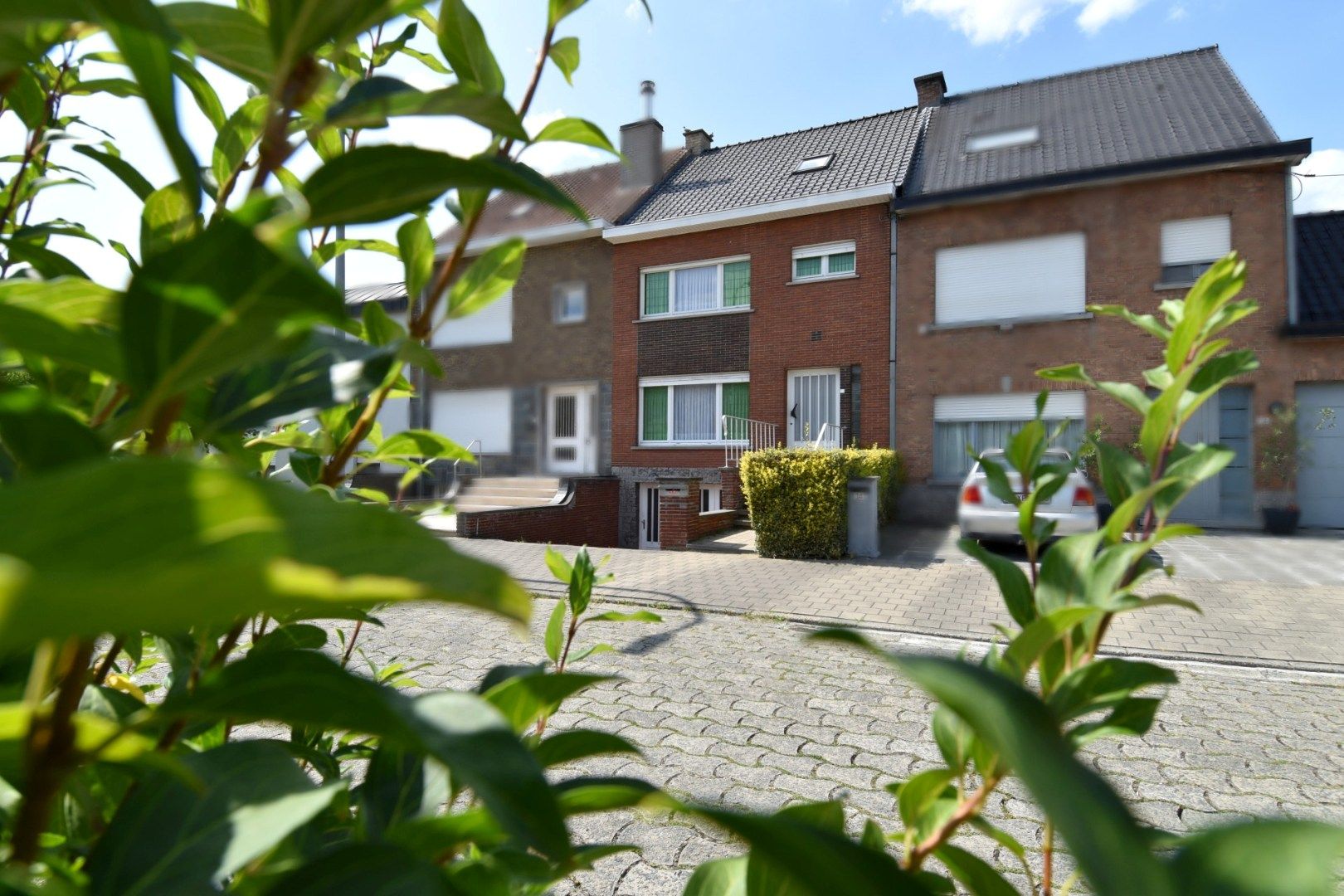 Hoofdfoto van de publicatie: Rijwoning met 3 slaapkamers, garage en tuin te koop in een kindvriendelijke wijk te Kuurne