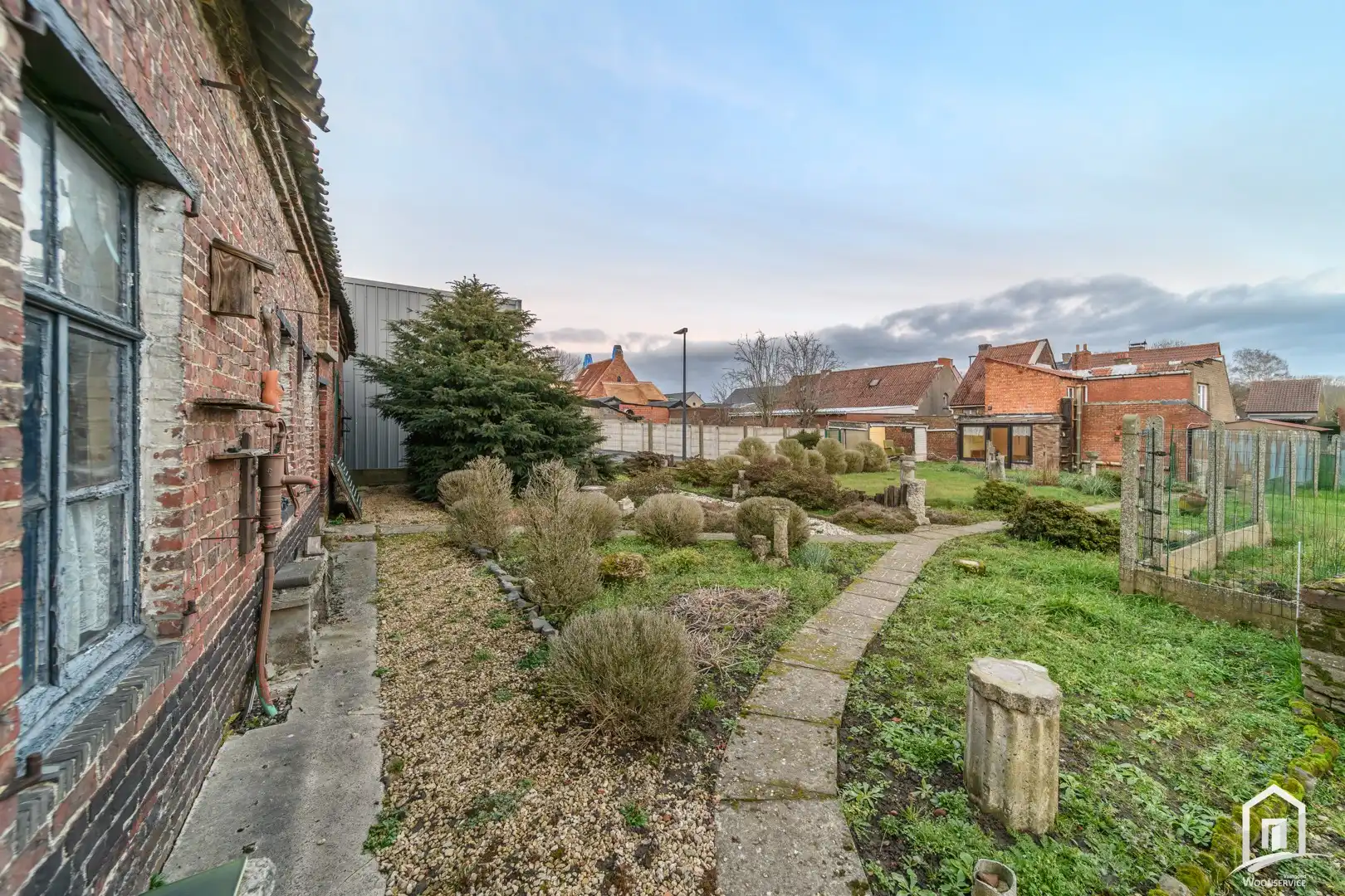 Grondig te renoveren gezinswoning met zeer ruime tuin! foto 15