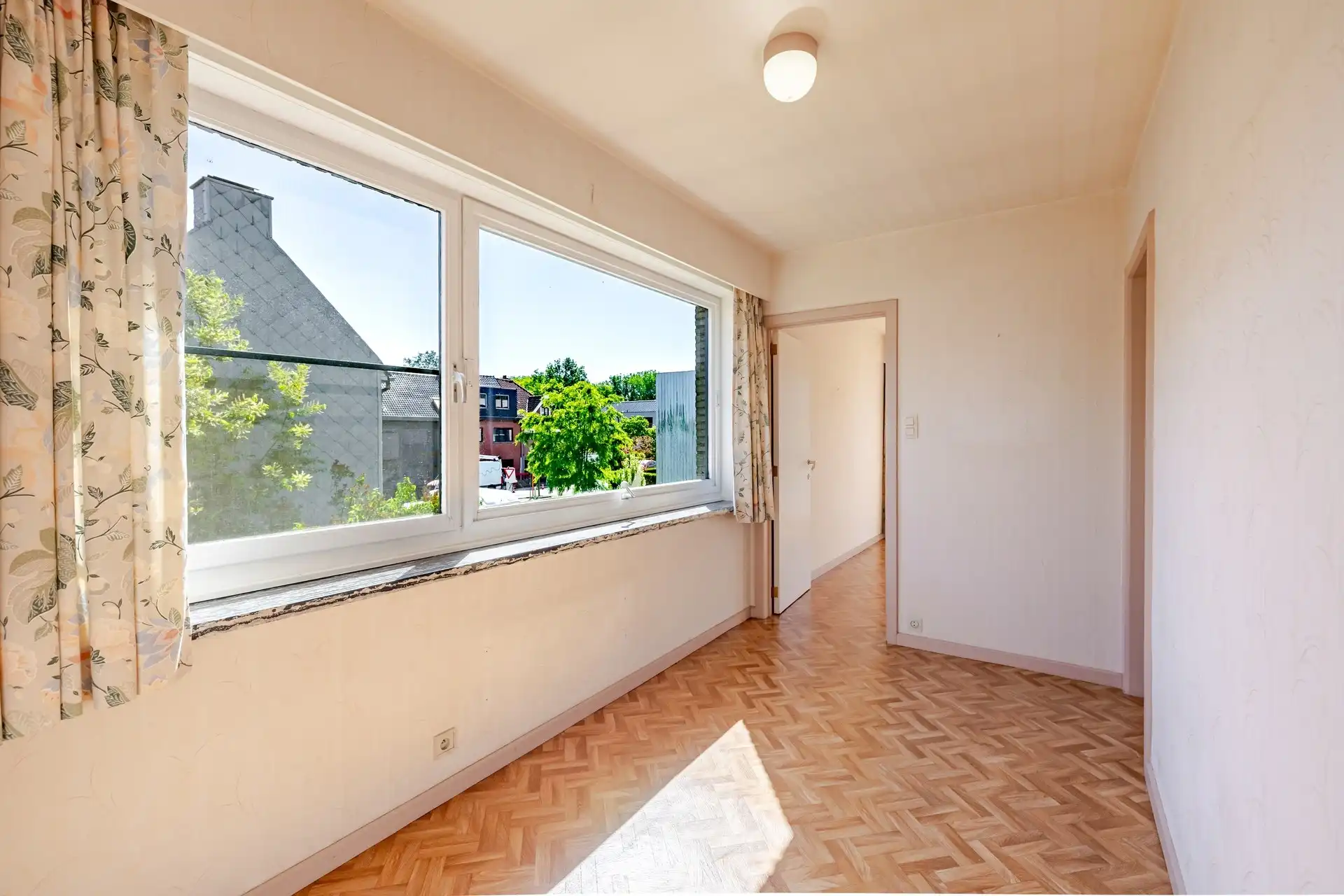 Ruime, solide te renoveren woning met 4 tot 5 slaapkamers en tuin foto 14