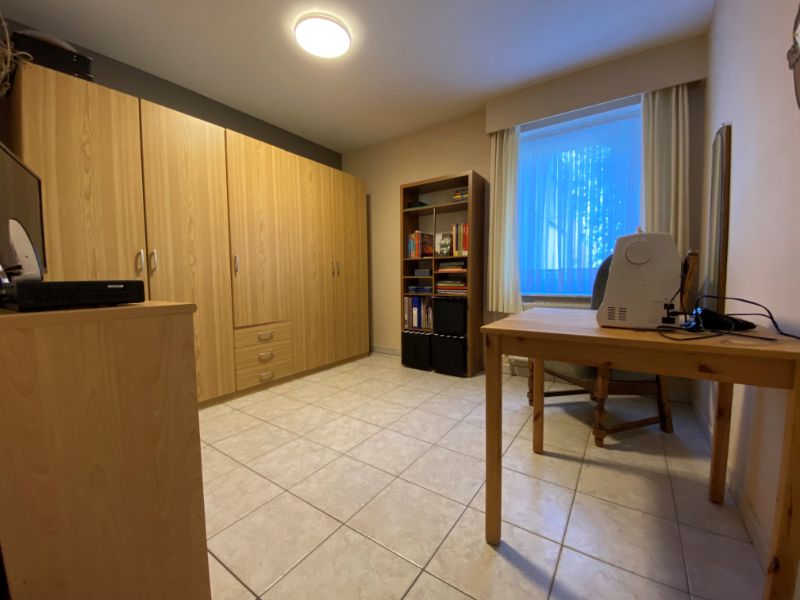 Gelijkvloers appartement met inpandige garage nabij centrum Houthalen. foto 8