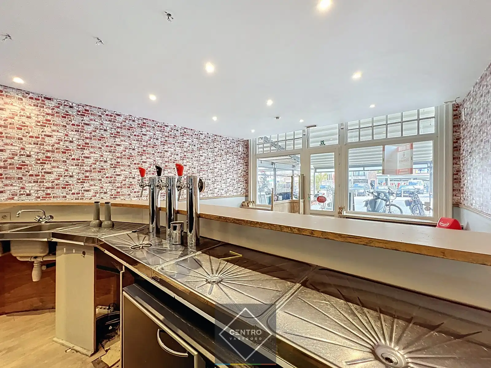 Ruim instapklaar handelspand met te renoveren woning (vroeger café Comodo en ook café Mozart) op de Grote Markt (Izegem) ! foto 11