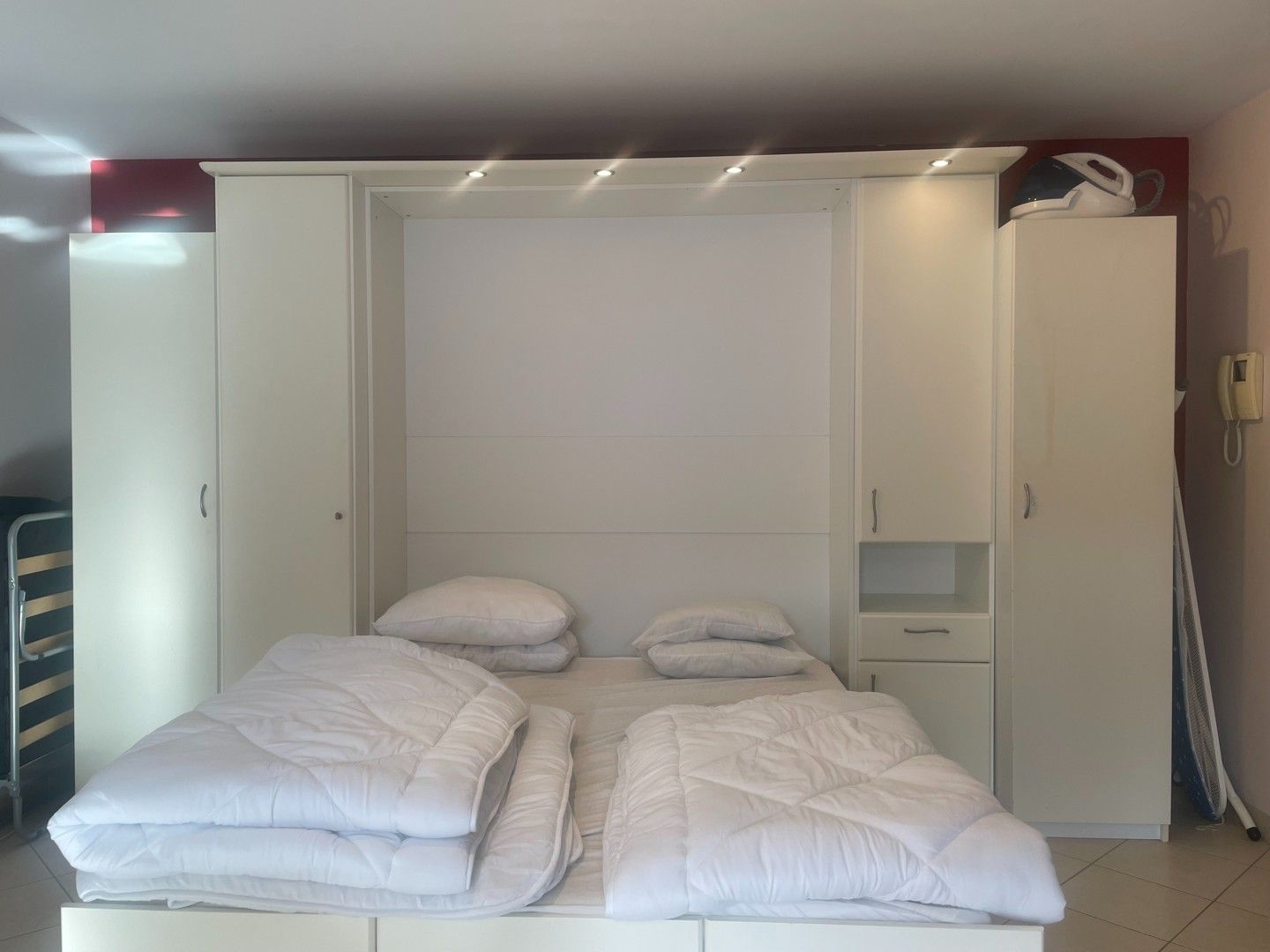 Gemeubelde studio met zonnebalkon en autostandplaats dichtbij foto 5