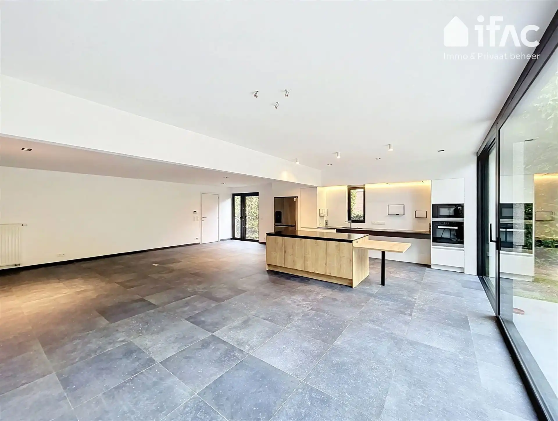 Zeer ruime bungalow voorzien van zonnepanelen  foto 2