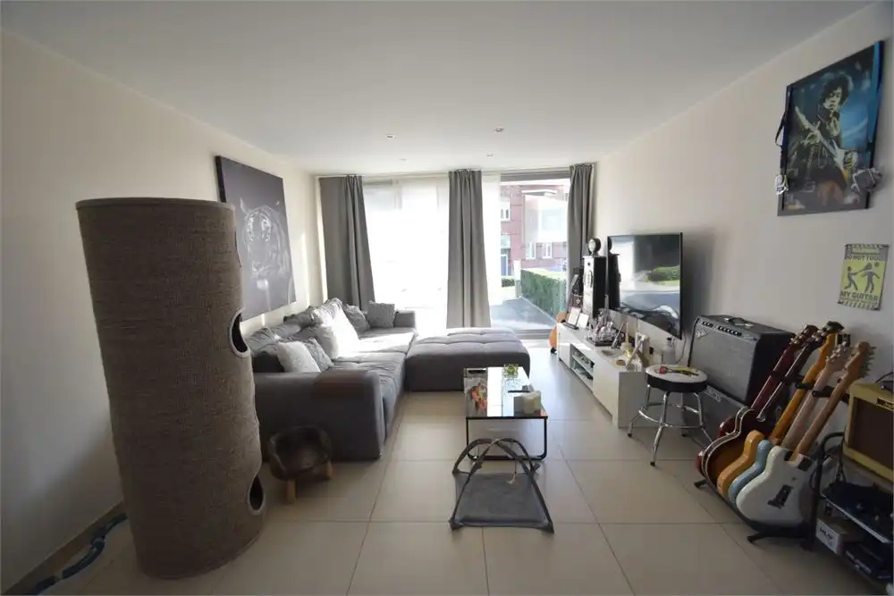 Modern ingericht gelijkvloers appartement foto 3
