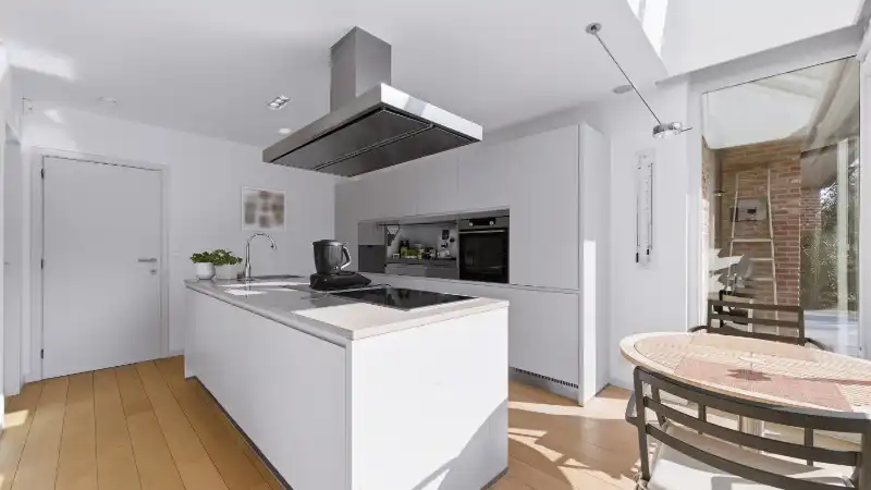 Exclusief gelegen villa van 345m² op 30 are met grote vijver foto 11