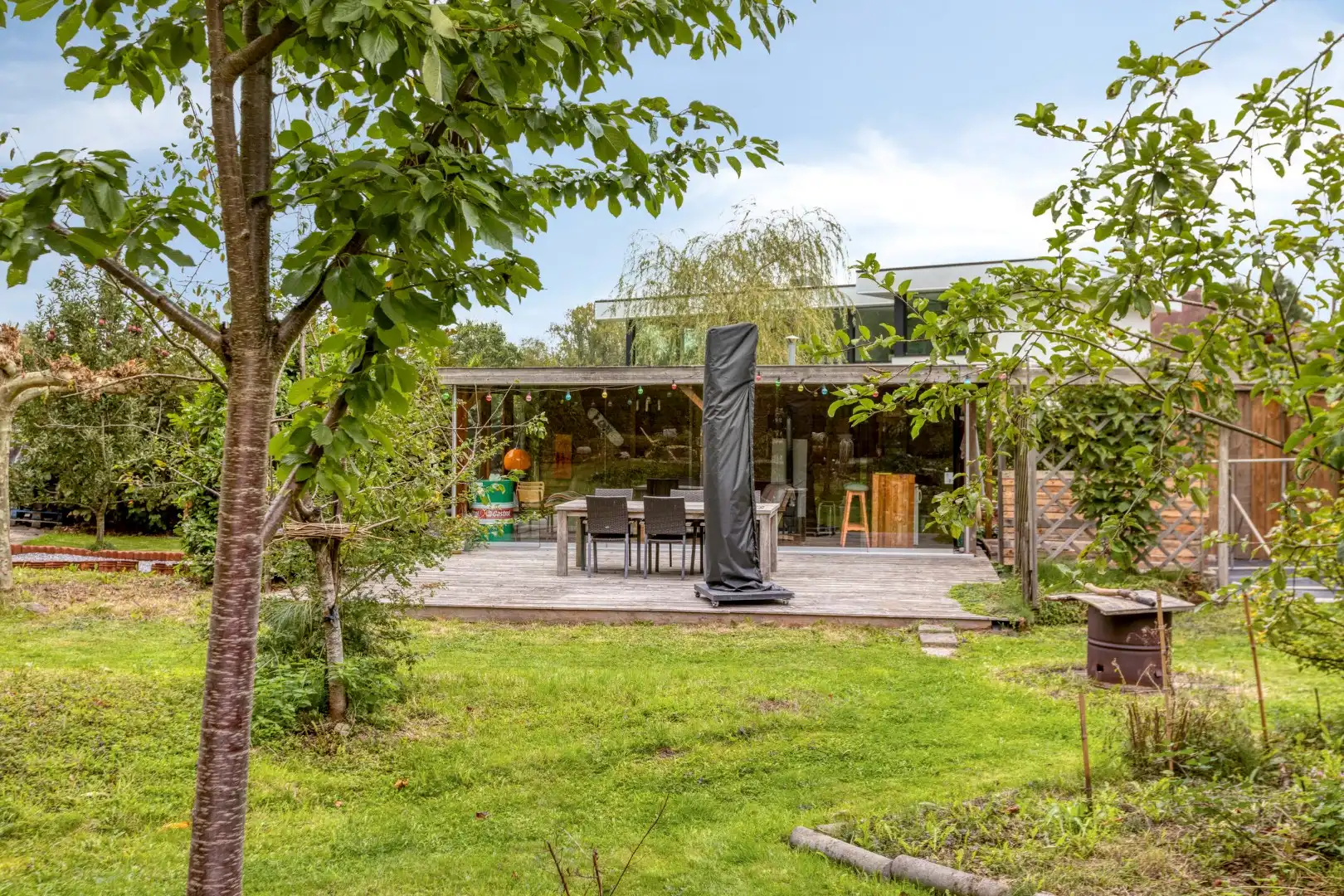 Ruime woning met 5 slpks gelegen op een rustige locatie met een vlotte verbinding naar de omliggende gemeenten !  foto 33