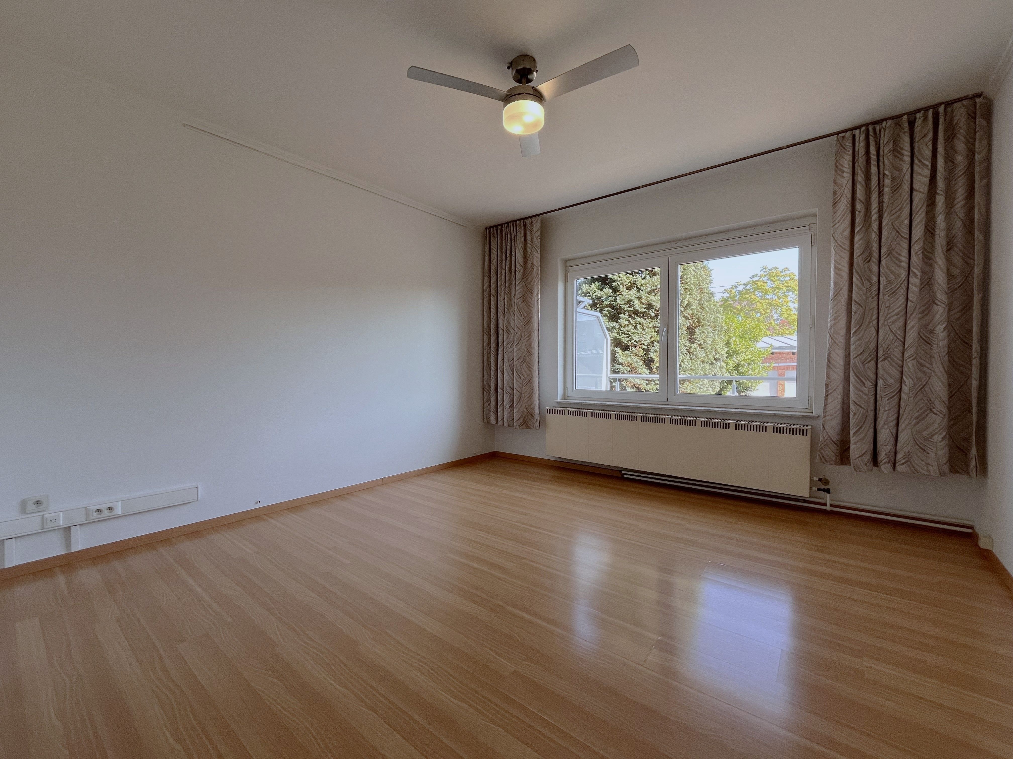 Ruim appartement, dubbele garage, 3 (slaap)kamers, nabij Hasselt centrum foto 10