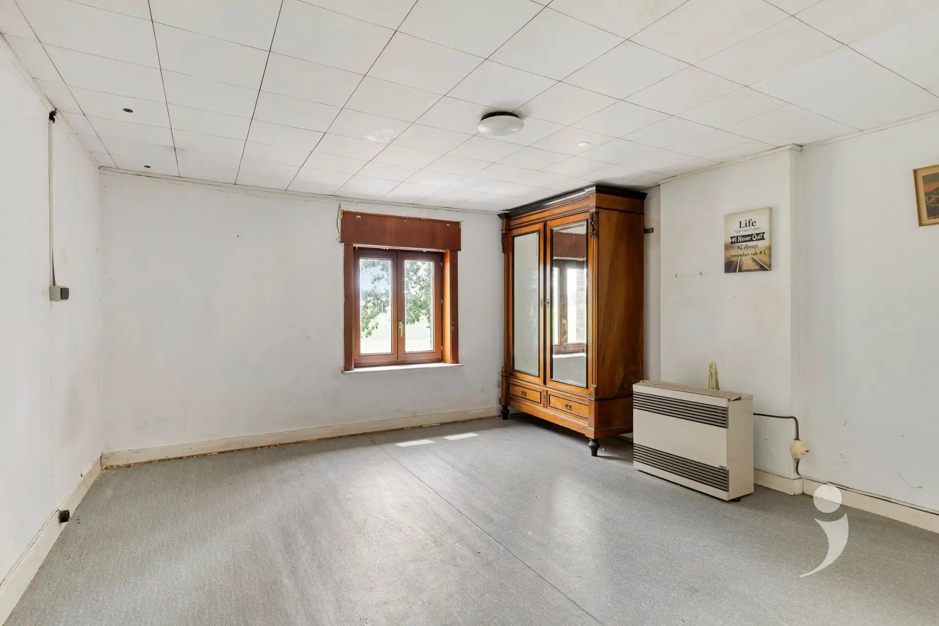 Ruime te renoveren woning met vergezicht foto 12