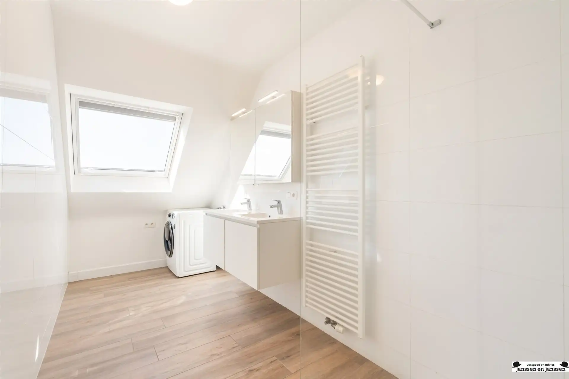 Lichtrijk en modern appartement met prachtig (dak)terras foto 13