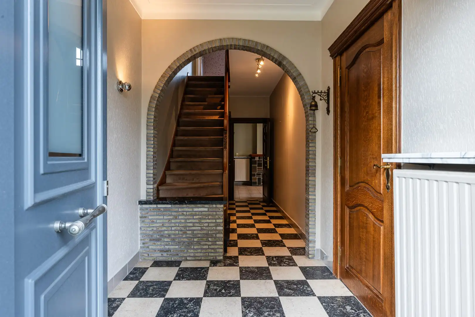 Woning met veel potentieel op topligging te Eeklo foto 2