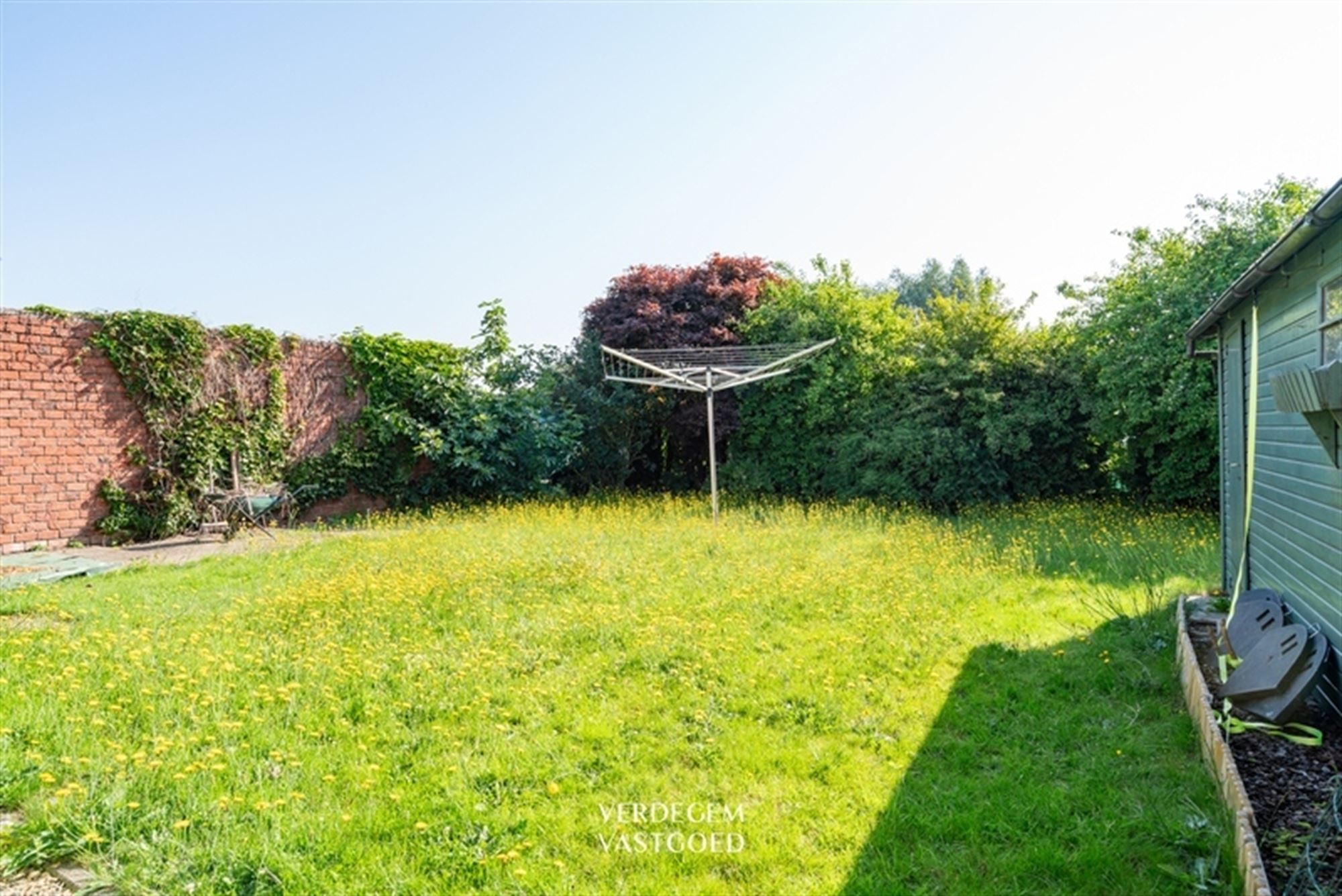 Bungalow met 2 slaapkamers, 2 garages en tuin van 730m² foto 11