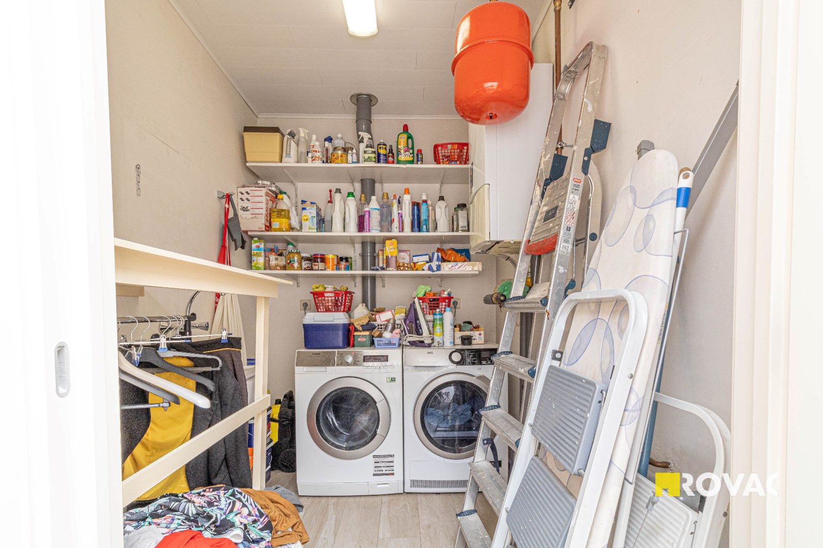 Zeer leuke rijwoning met prachtige stadstuin in centrum Izegem foto 18