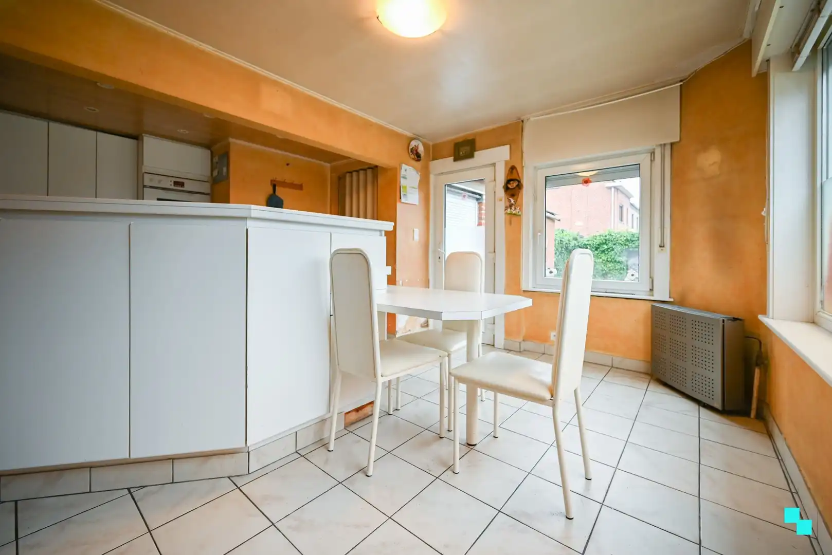 Halfopen bebouwing met garage nabij centrum Izegem foto 13