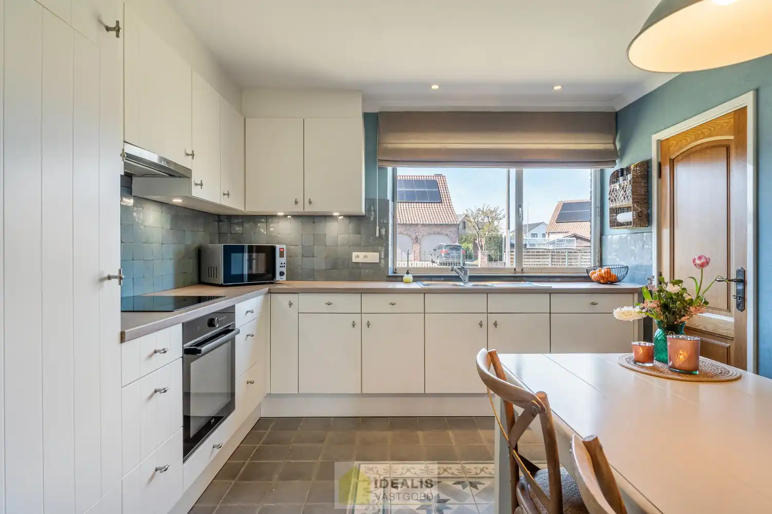 IDEALIS VASTGOED – Goed onderhouden en aangename gelijkvloerse woning met 2 slaapkamers op een prachtig, ruim en uiterst breed perceel foto 17