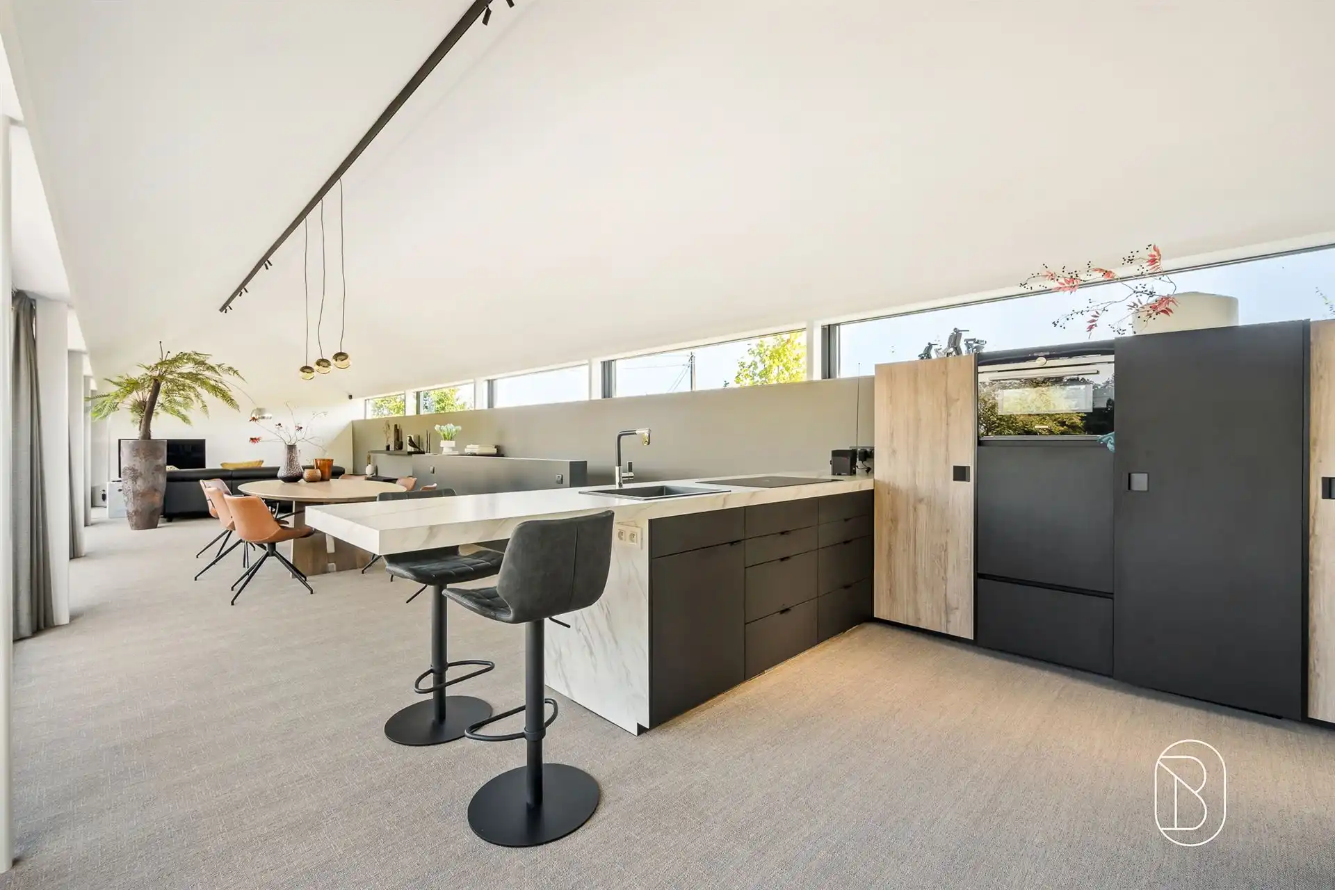 Rustig gelegen villa met 4 slpk en prachtig aangelegde tuin foto 10