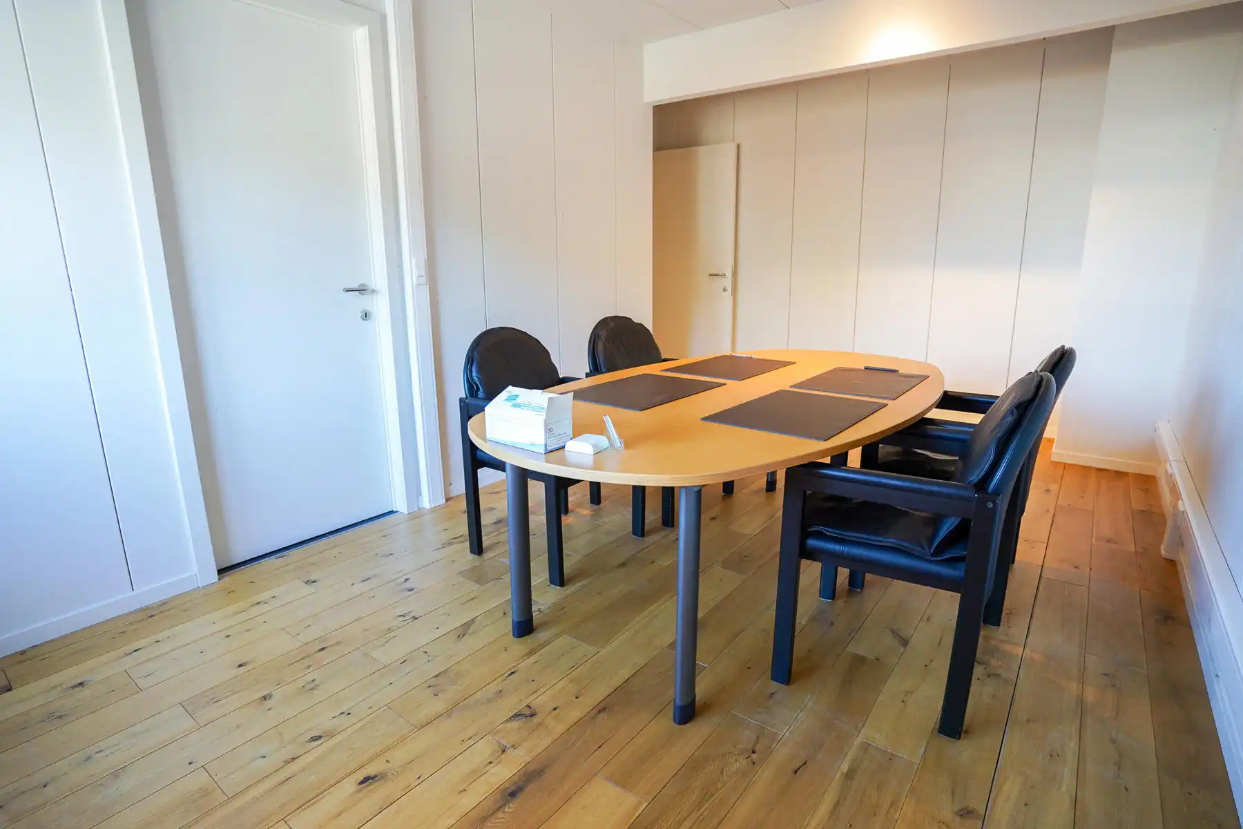 Rustige en betaalbare kantoorruimte met A-label, groot terras en 4 parkeerplaatsen foto 13