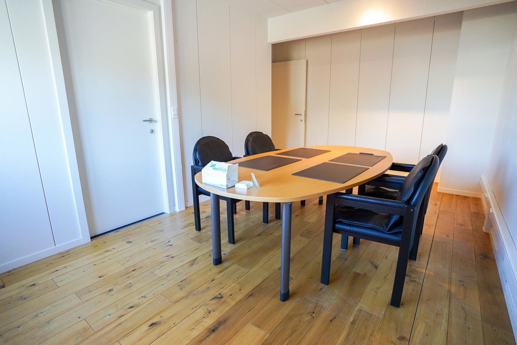 Rustige en betaalbare kantoorruimte met A-label, groot terras en 4 parkeerplaatsen foto 13