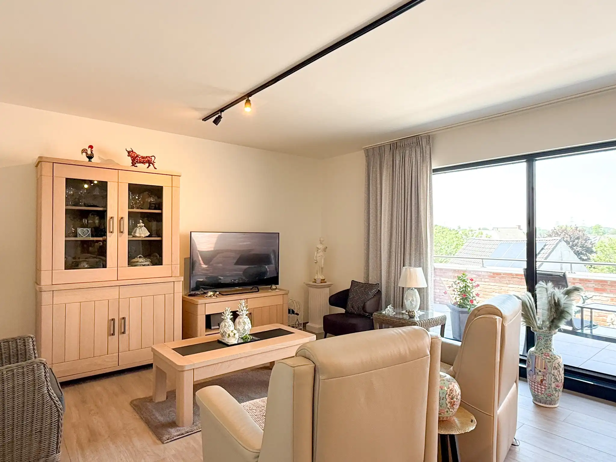 Ruim  nieuwbouwappartement van 113m² met twee slaapkamers , terras en autostaanplaats foto 4