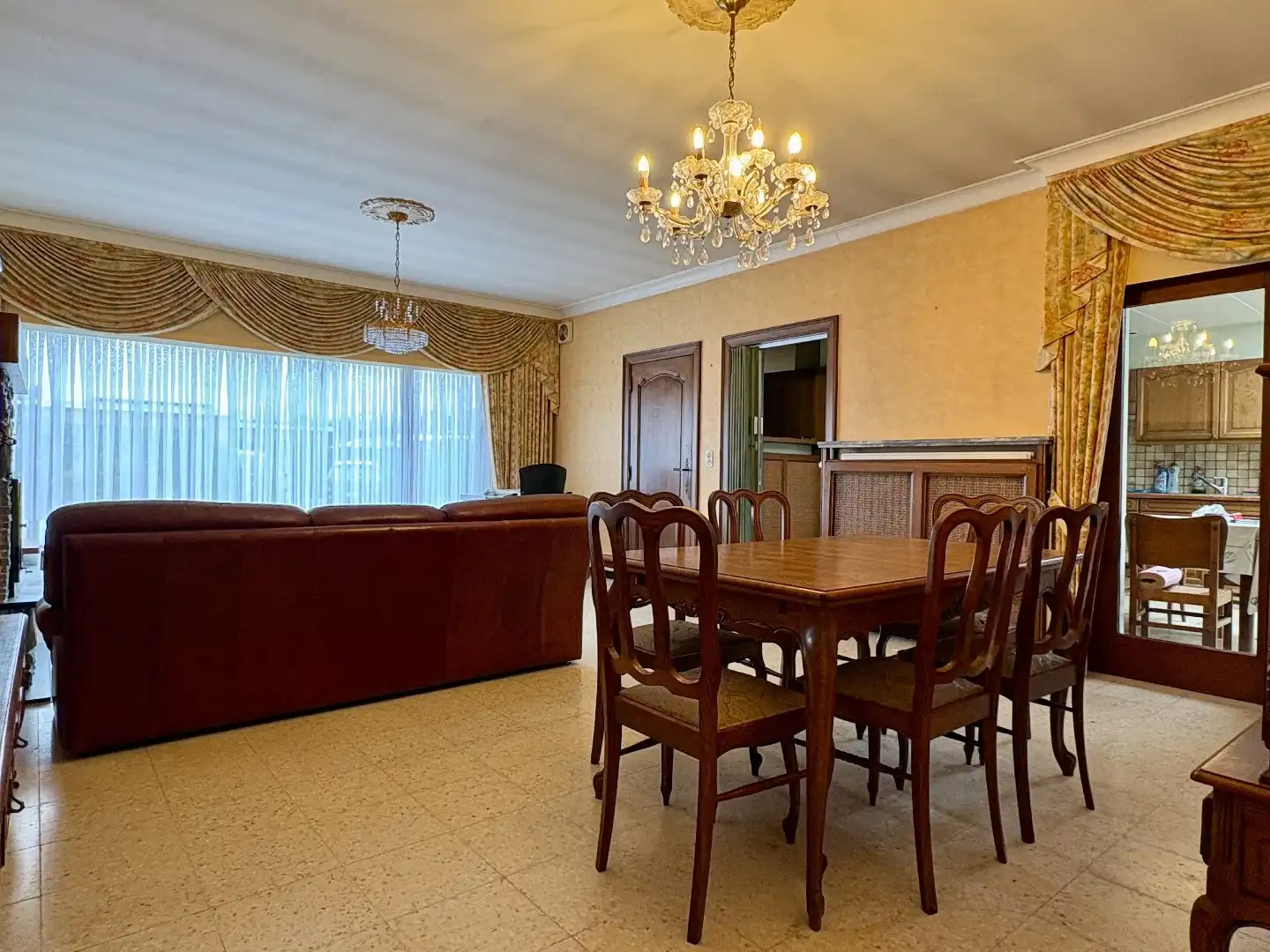 Gelijkvloerse woning op 408m² met 3slks, garage en tuin. foto 8