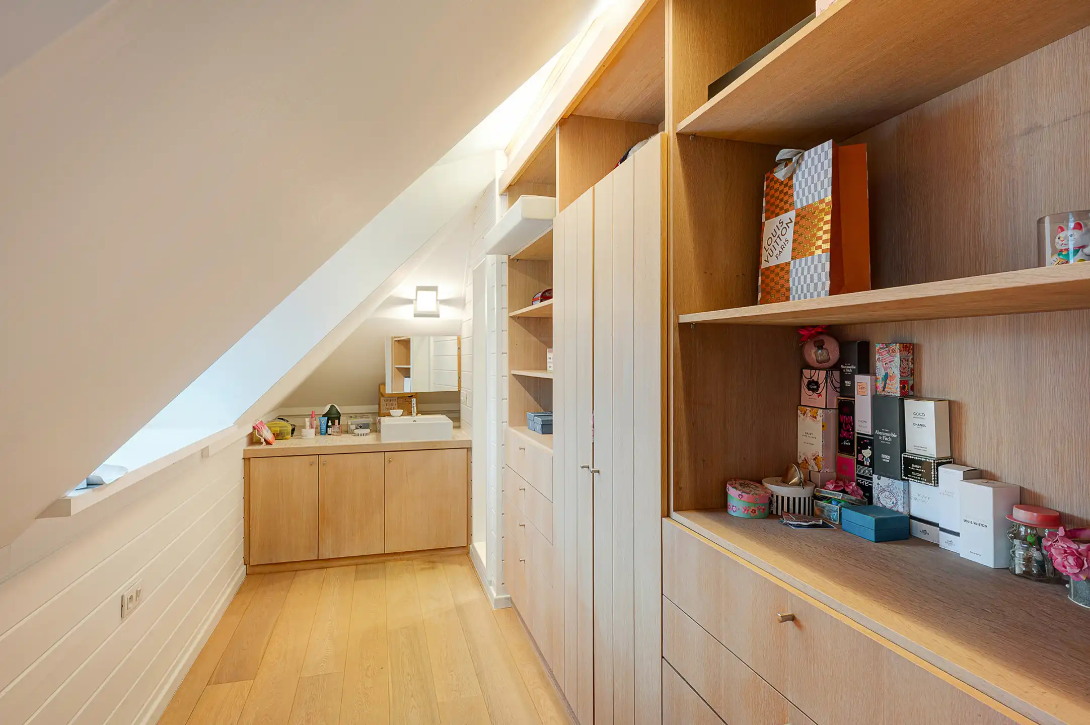 Exclusieve villa met zwembad en panoramisch polderzicht foto 24