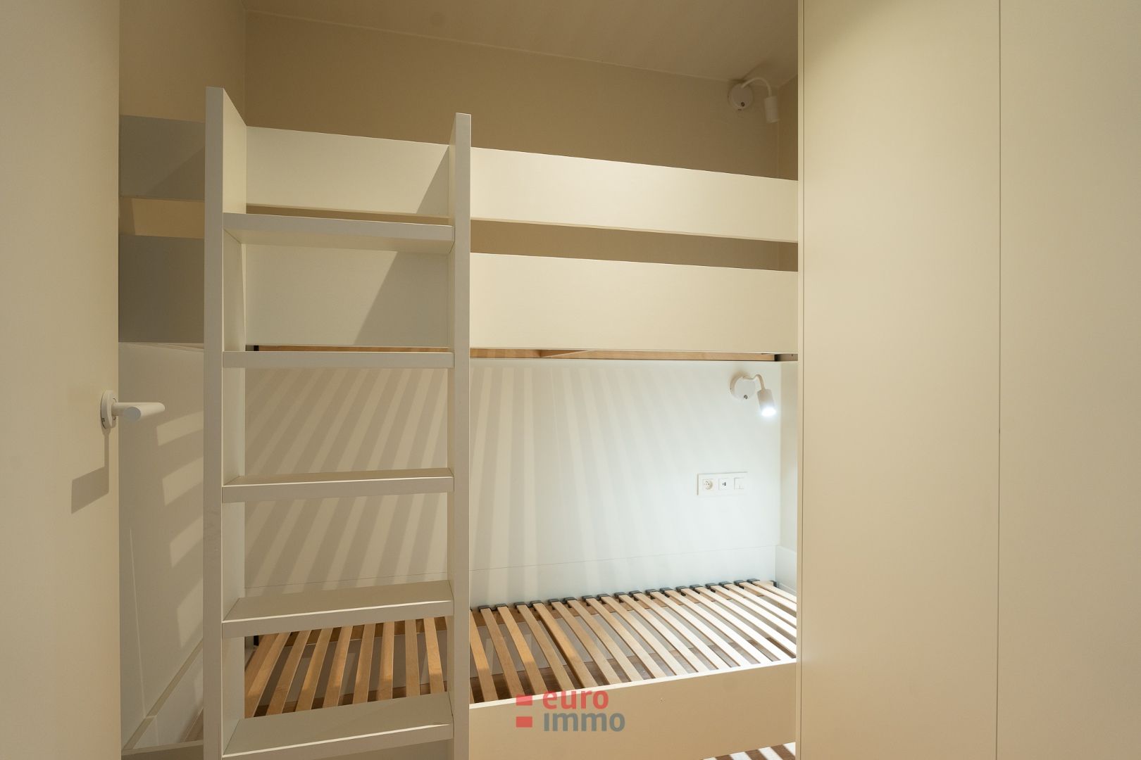 Topvastgoed op de Nieuwpoortse Zeedijk! foto 17