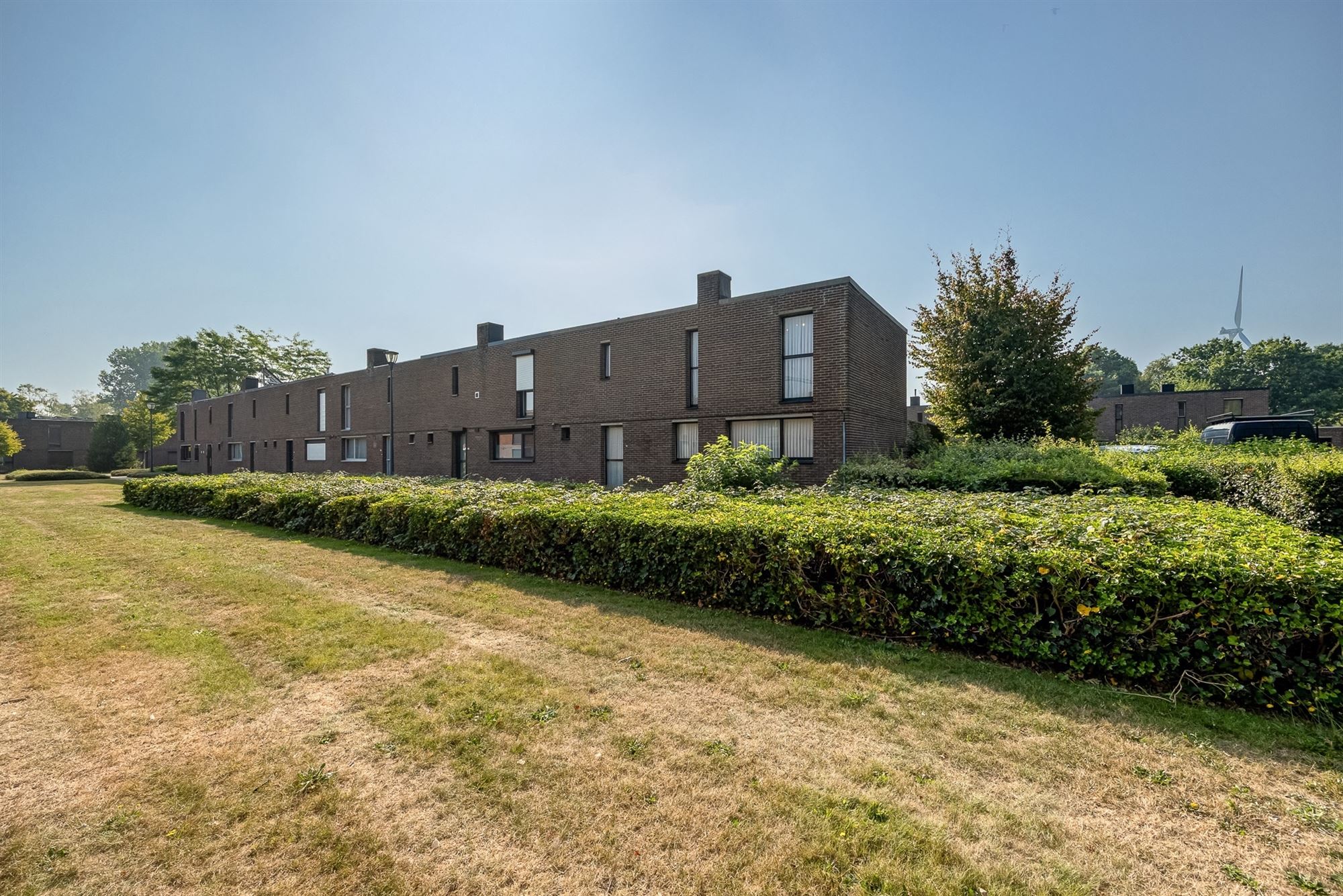 Halfopen gezinswoning met 4 slaapkamers foto 28